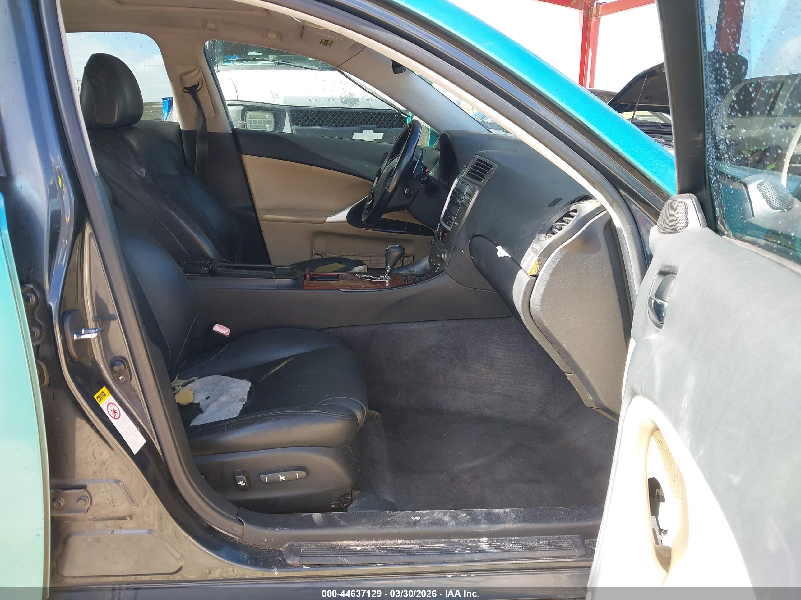 LEXUS IS image 5