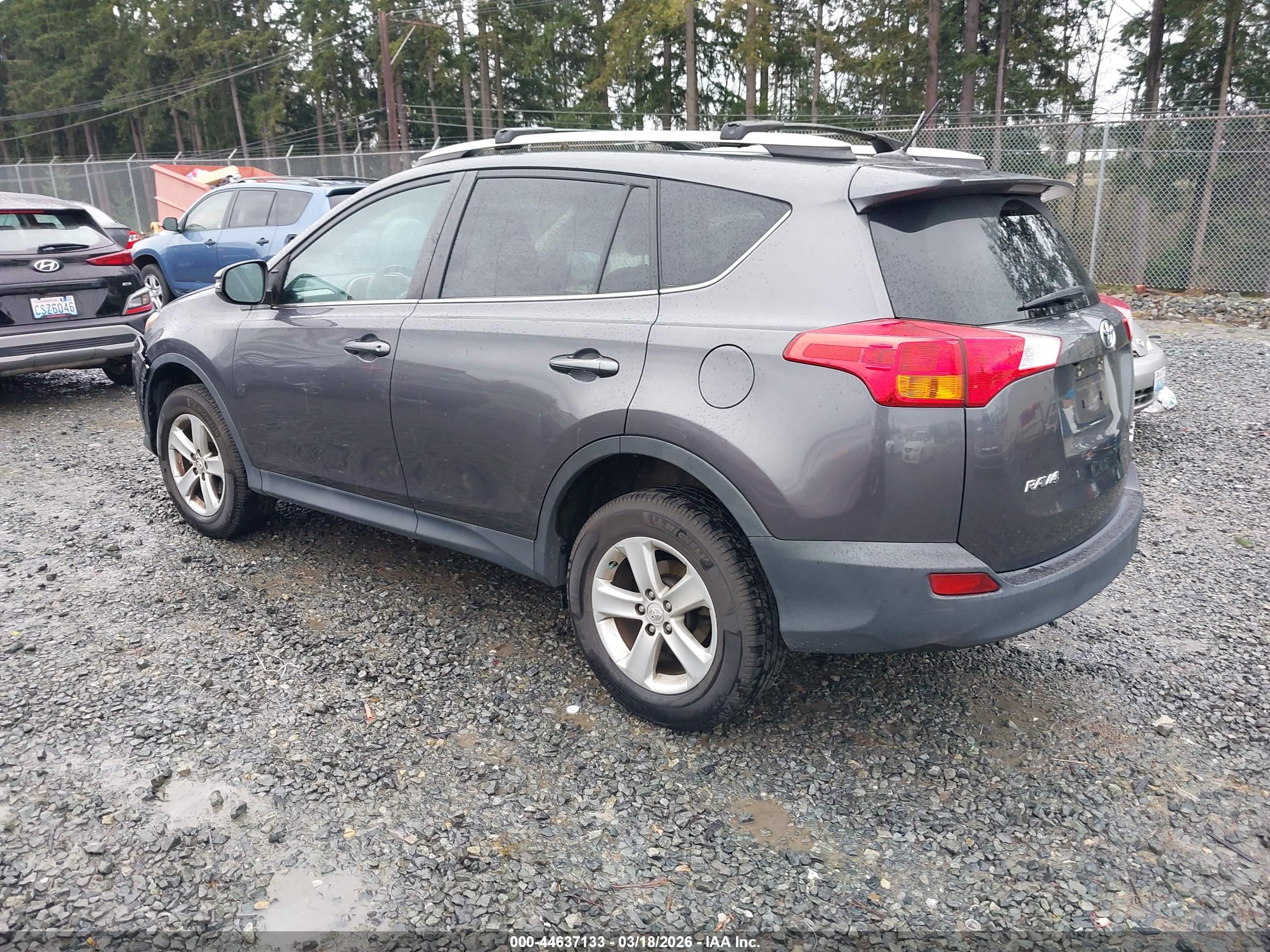TOYOTA RAV4 image 3