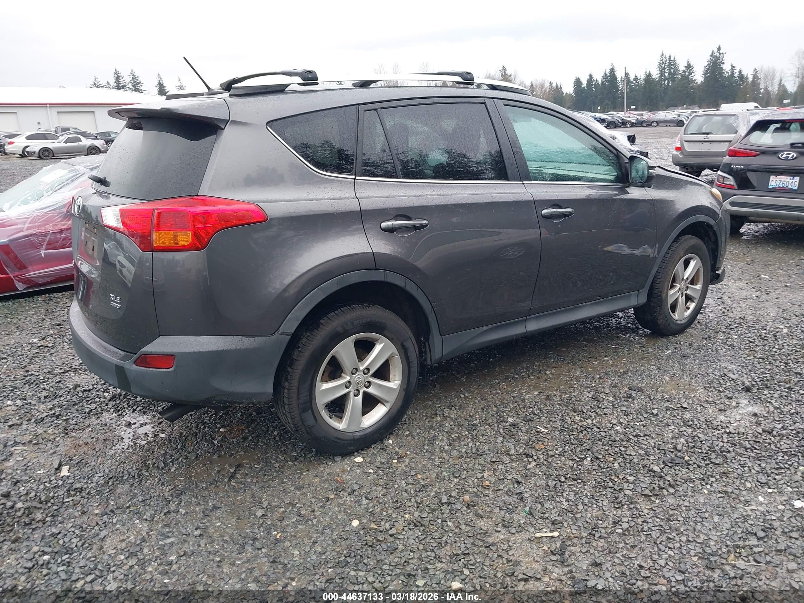 TOYOTA RAV4 image 4