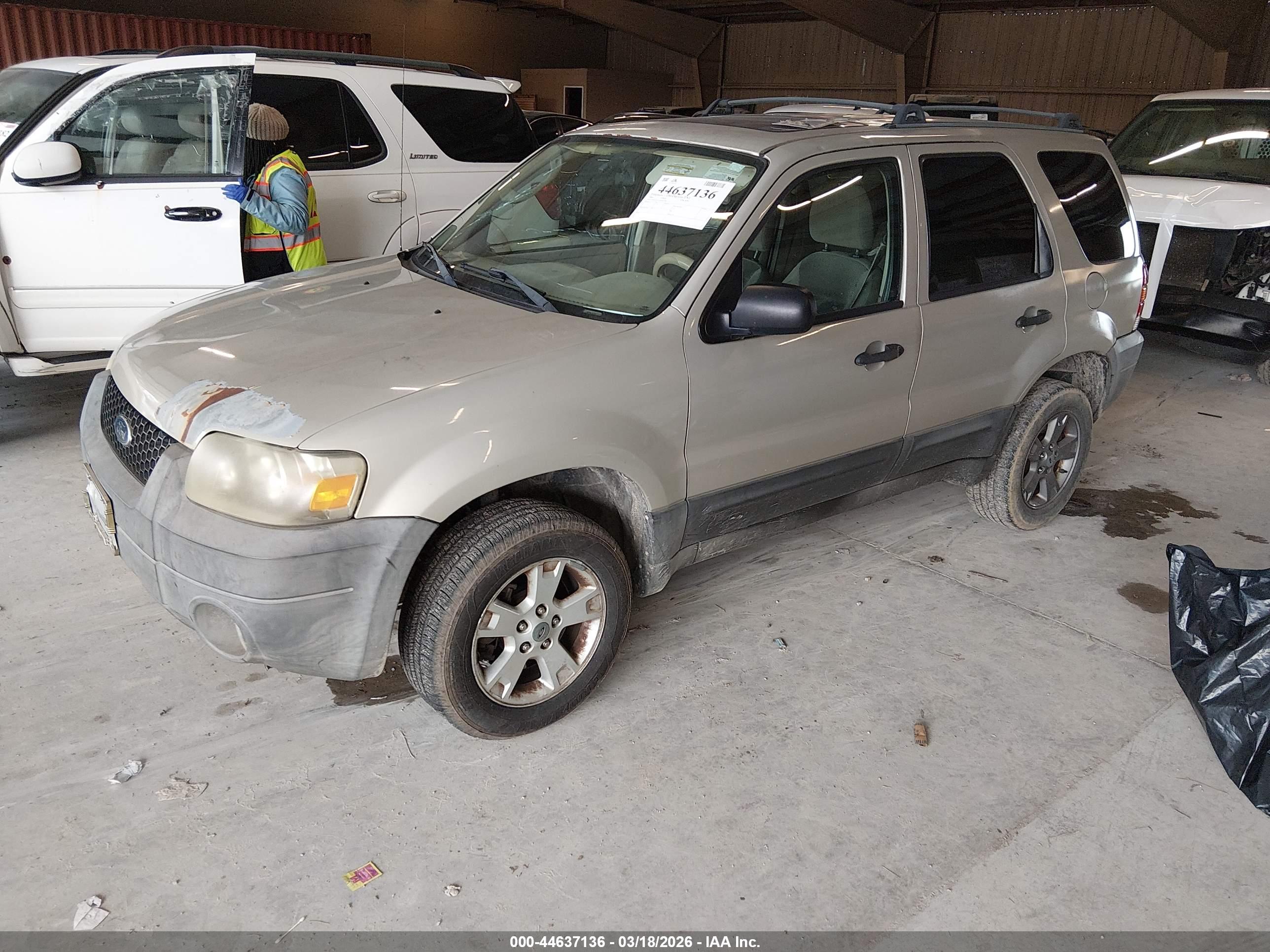 FORD ESCAPE image 2