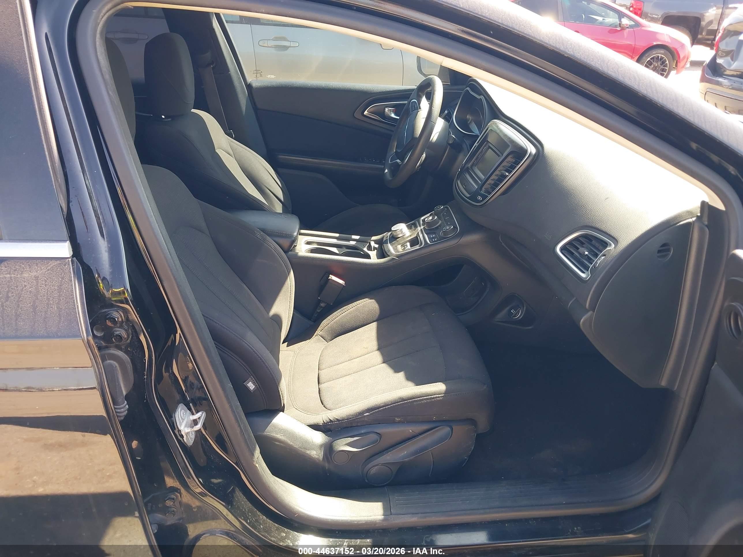 CHRYSLER 200 image 5