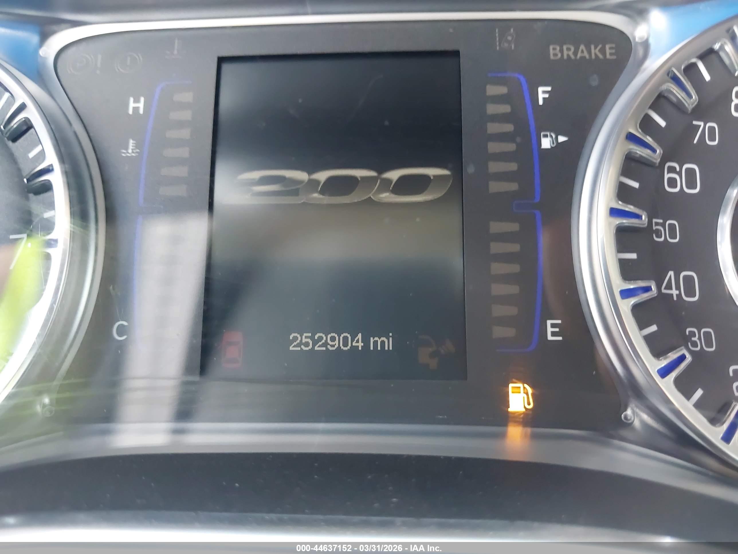 CHRYSLER 200 image 7