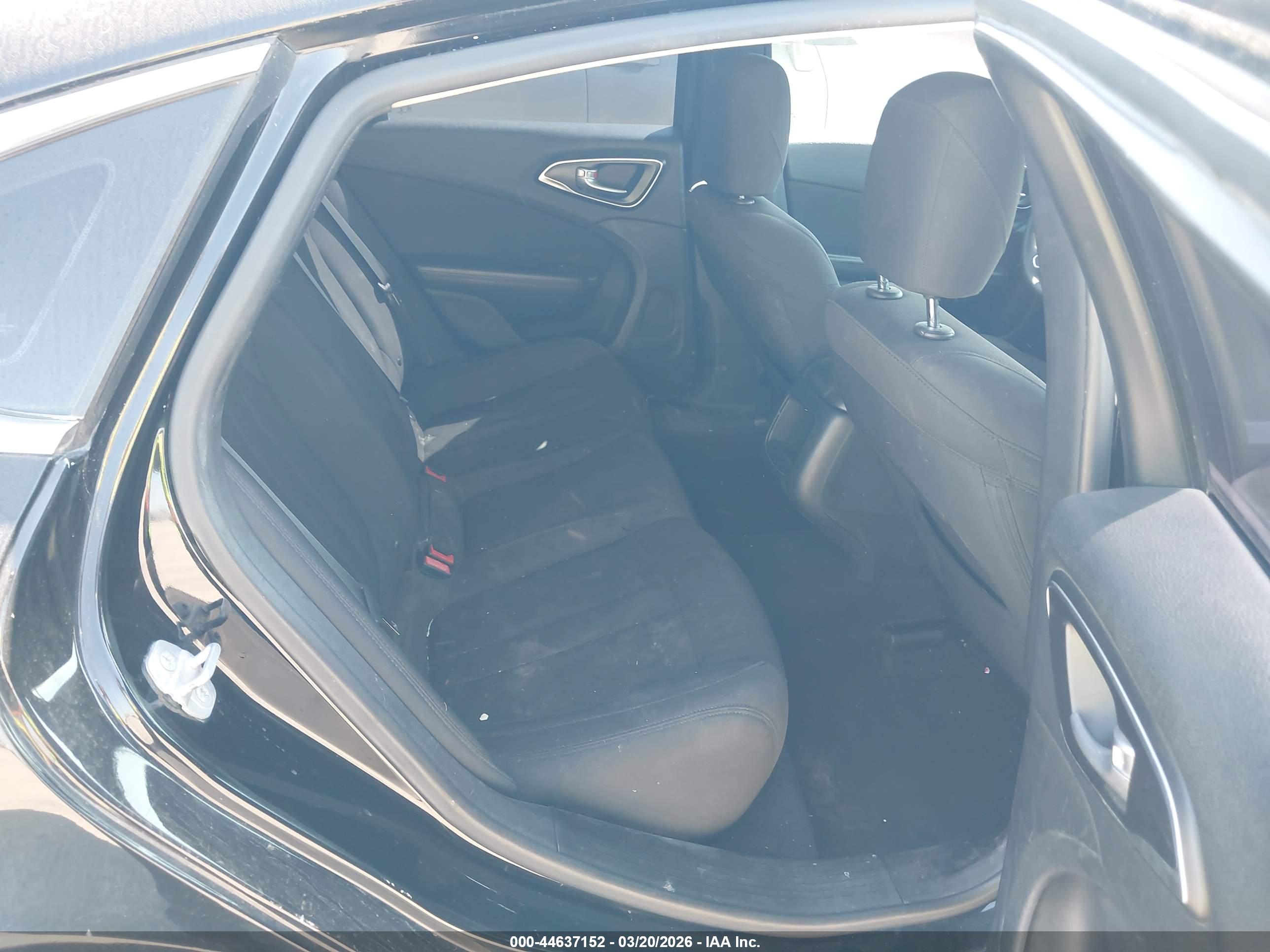 CHRYSLER 200 image 8