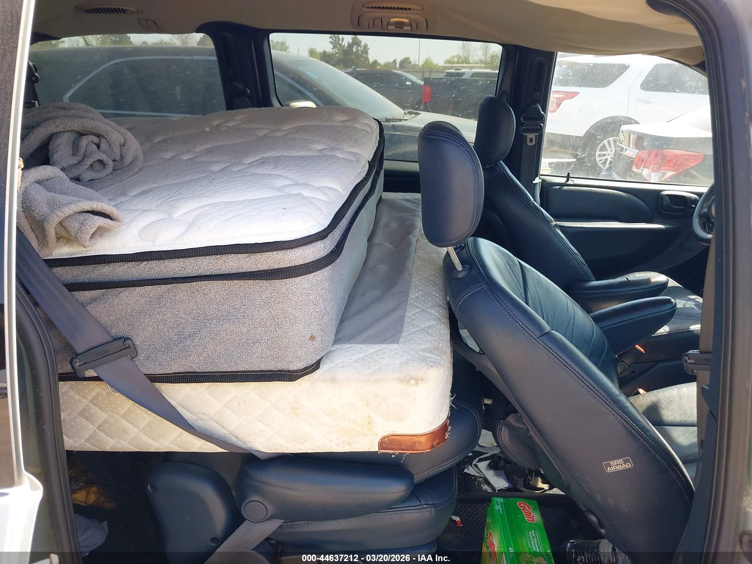 CHRYSLER TOWN image 8
