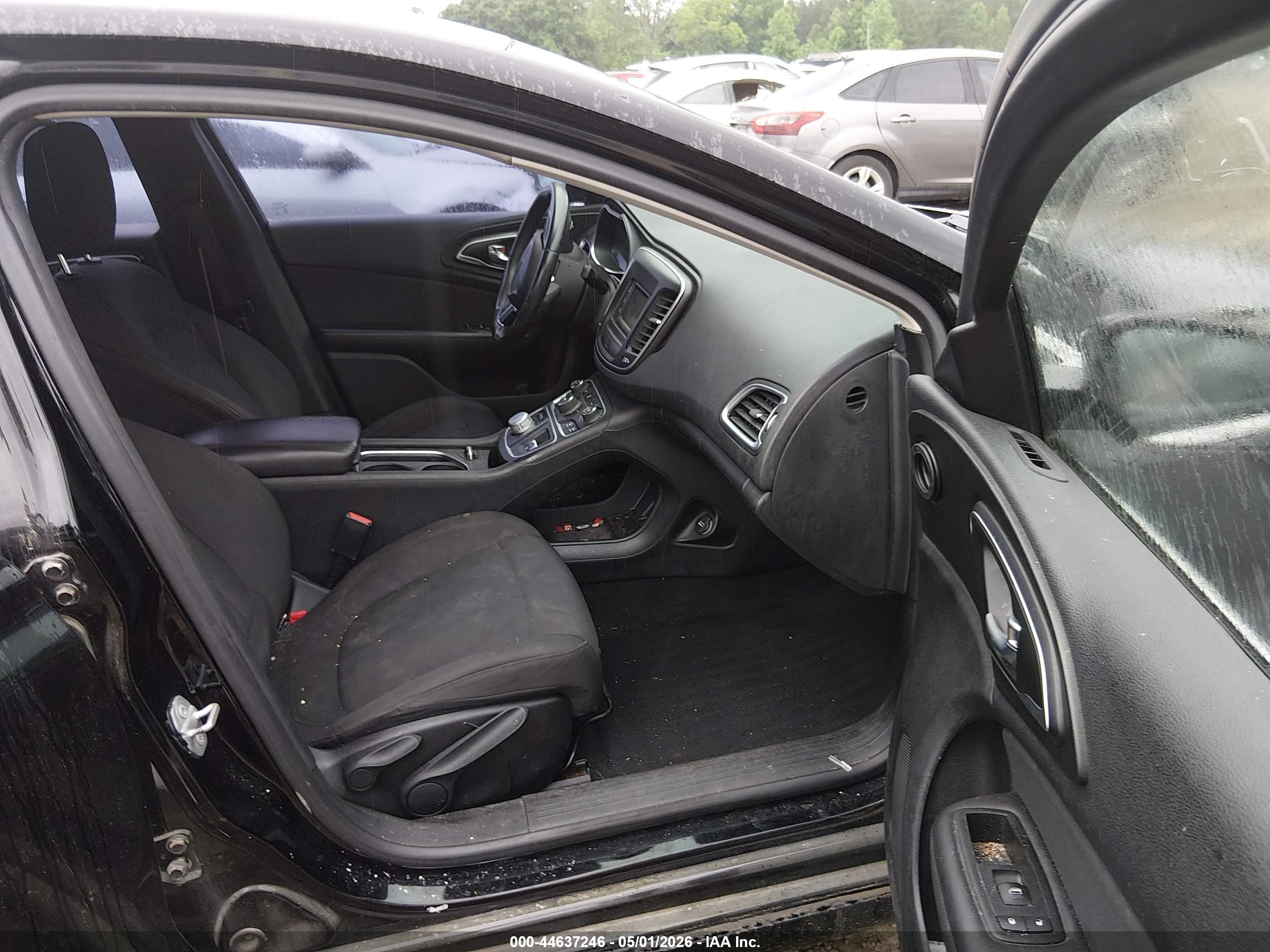 CHRYSLER 200 image 5