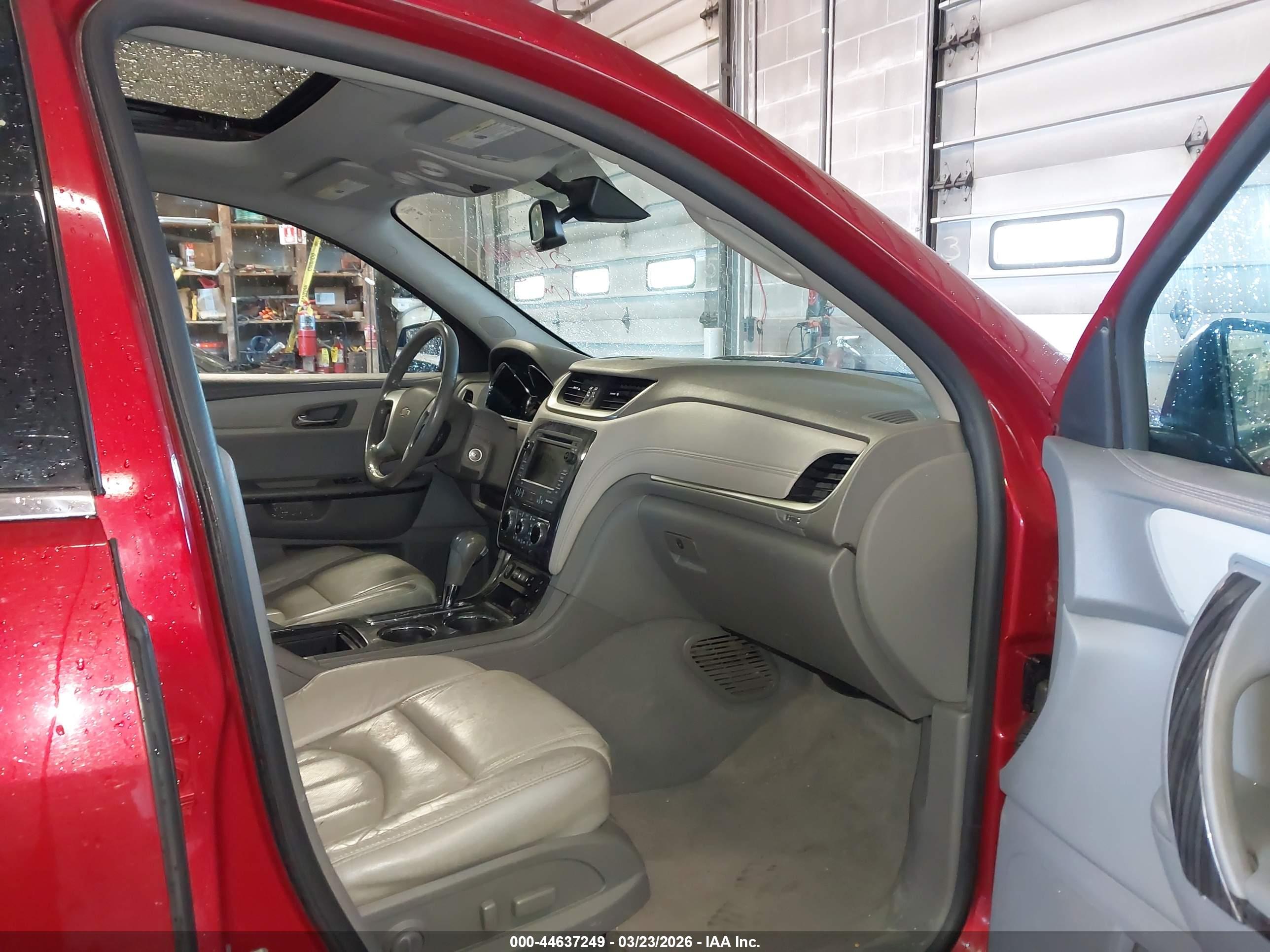 CHEVROLET TRAVERSE image 5