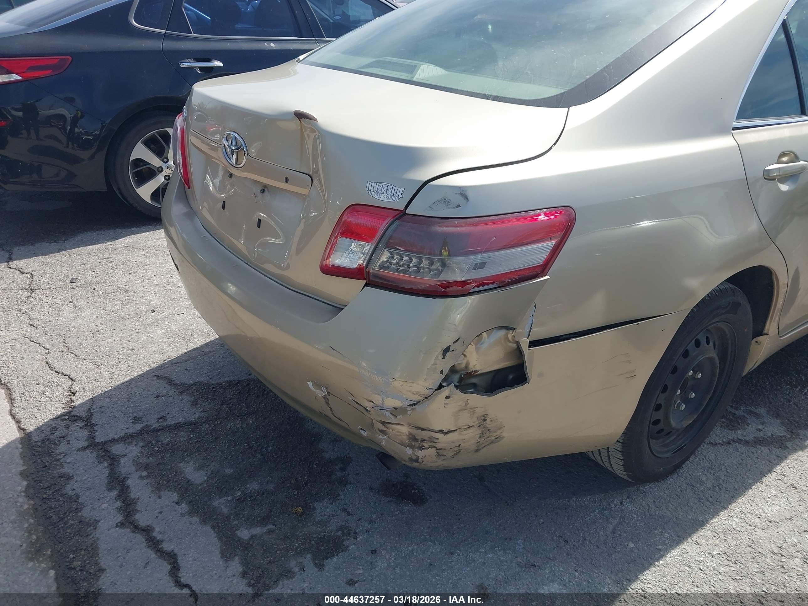 TOYOTA CAMRY image 6