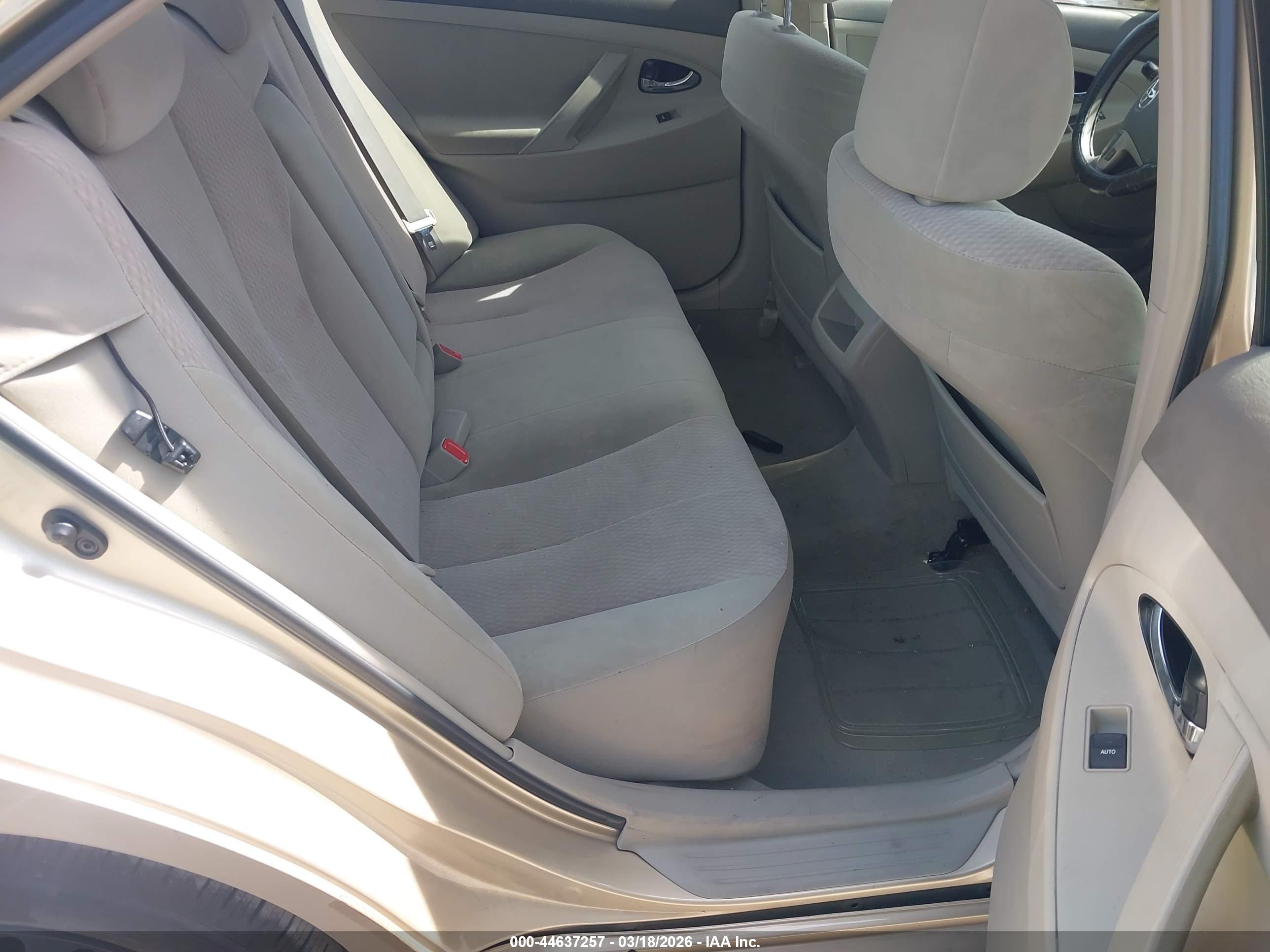 TOYOTA CAMRY image 8