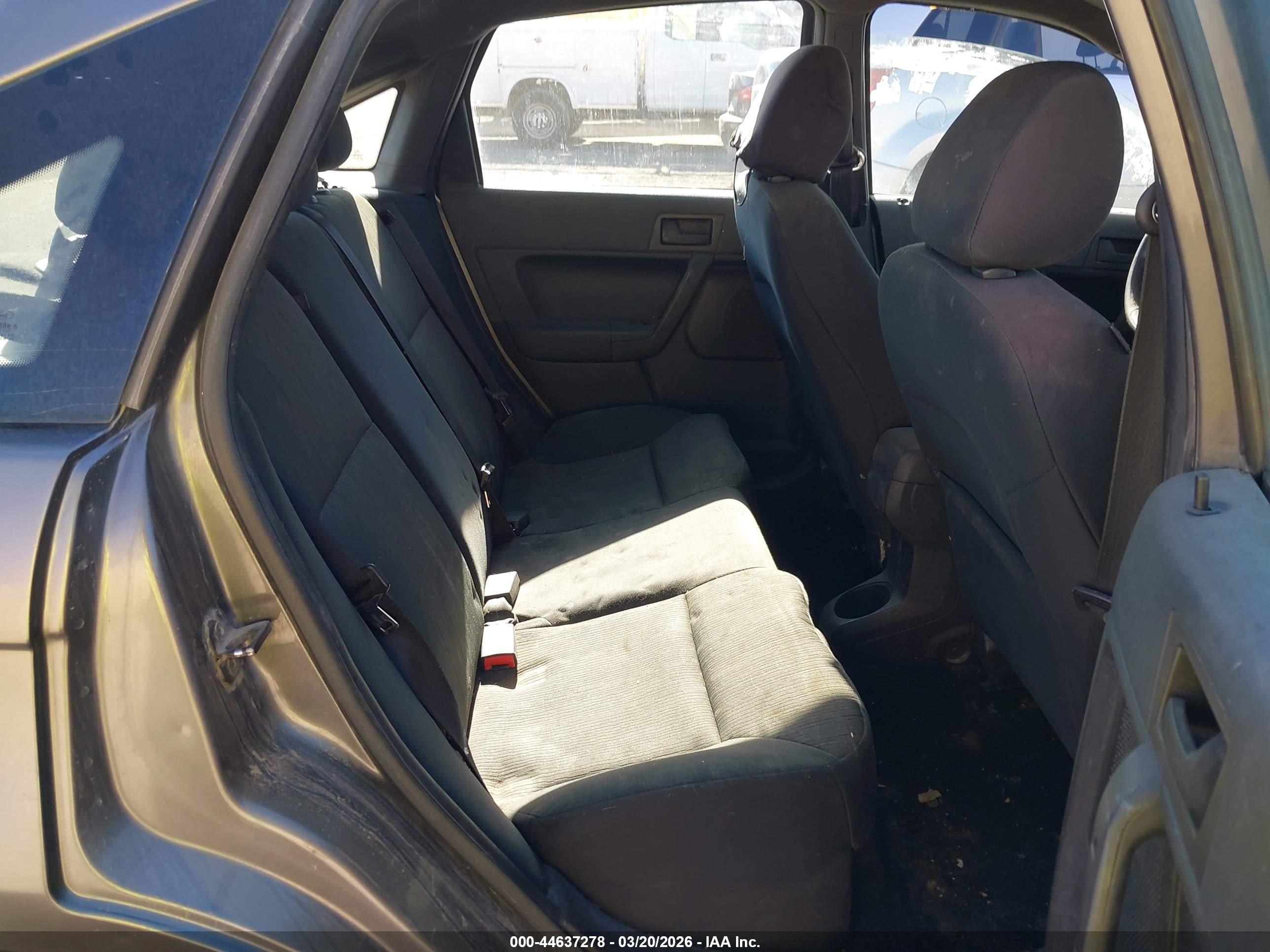 FORD FOCUS image 8