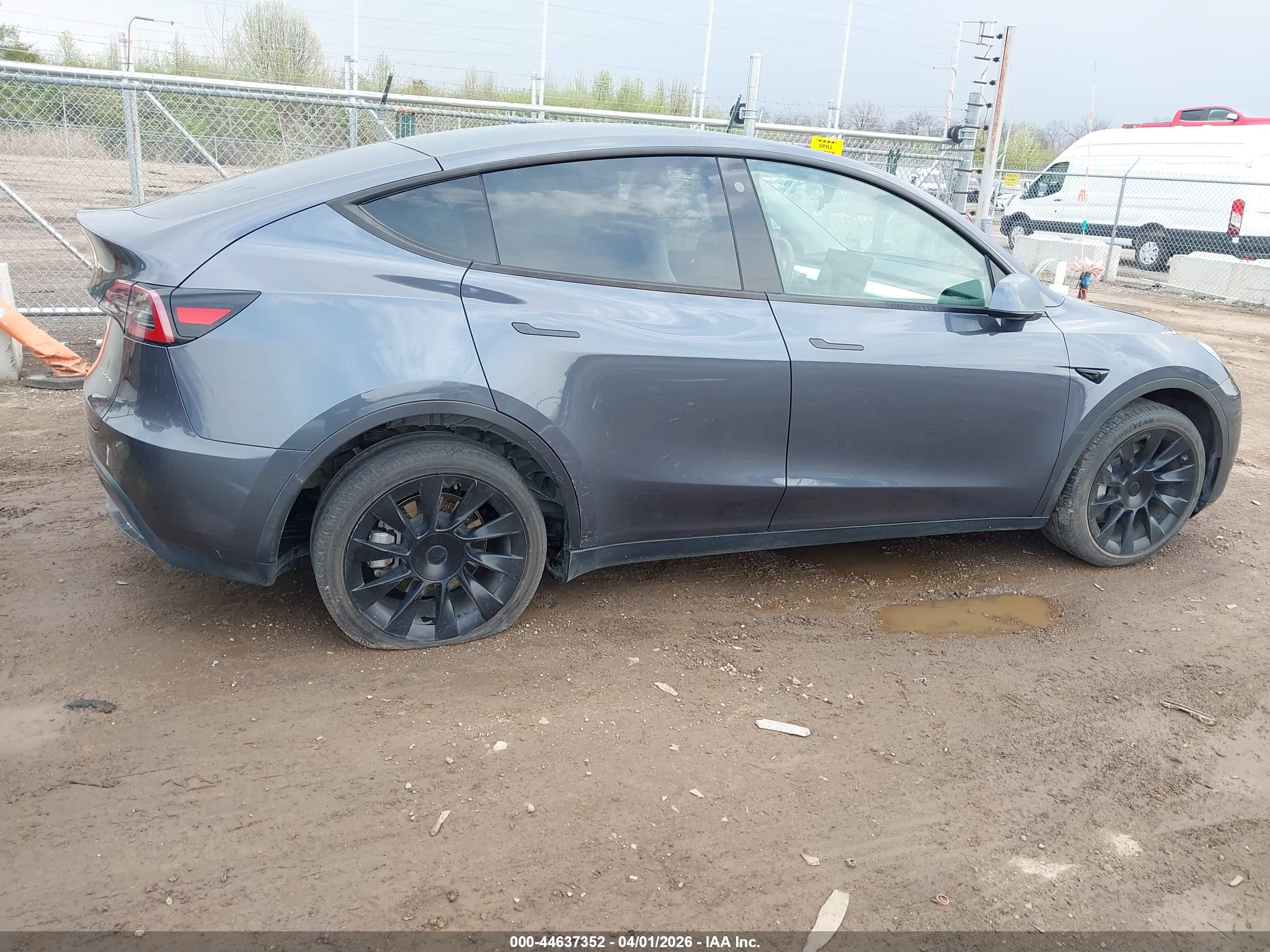 TESLA MODEL image 6