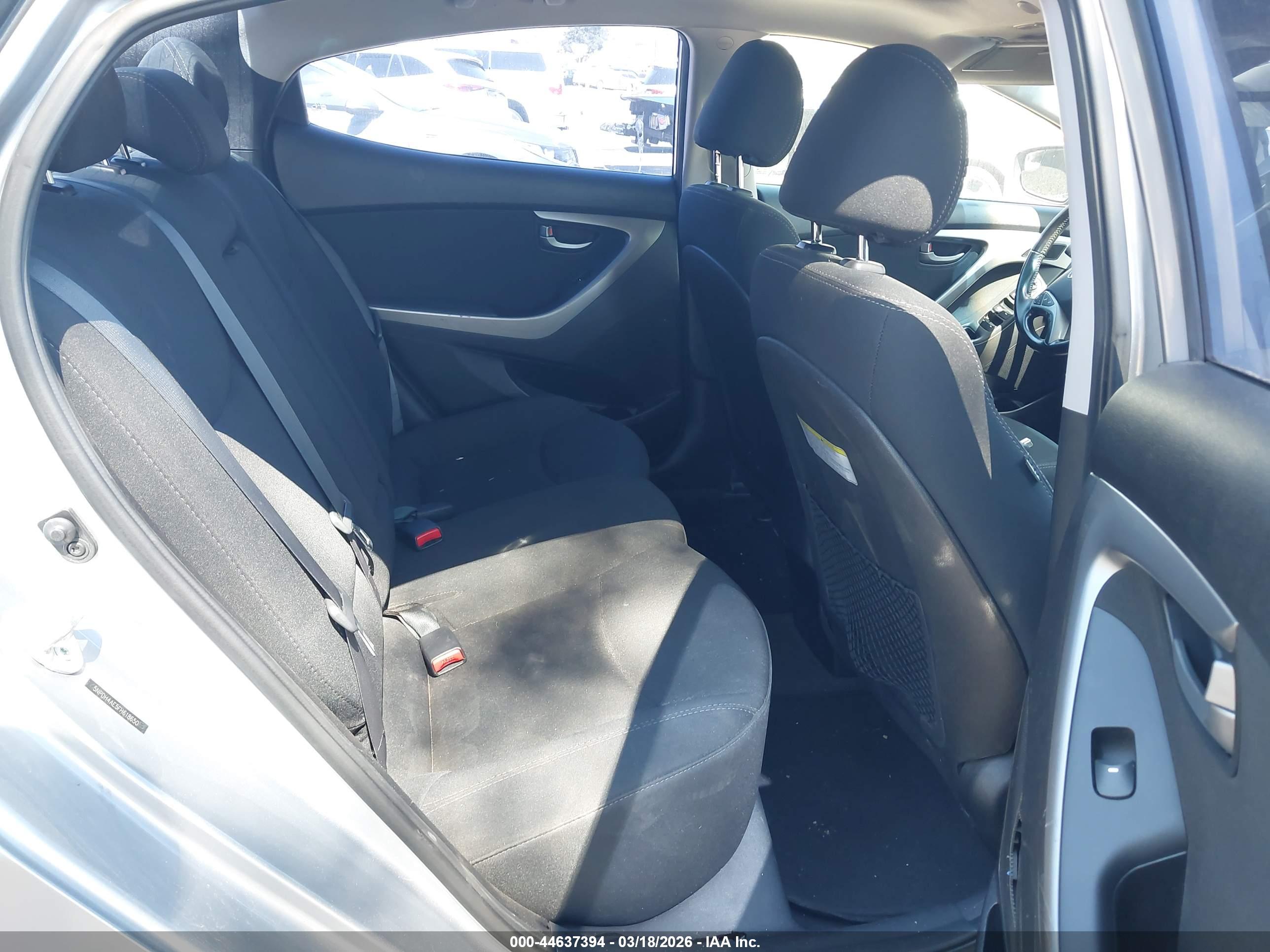 HYUNDAI ELANTRA image 8