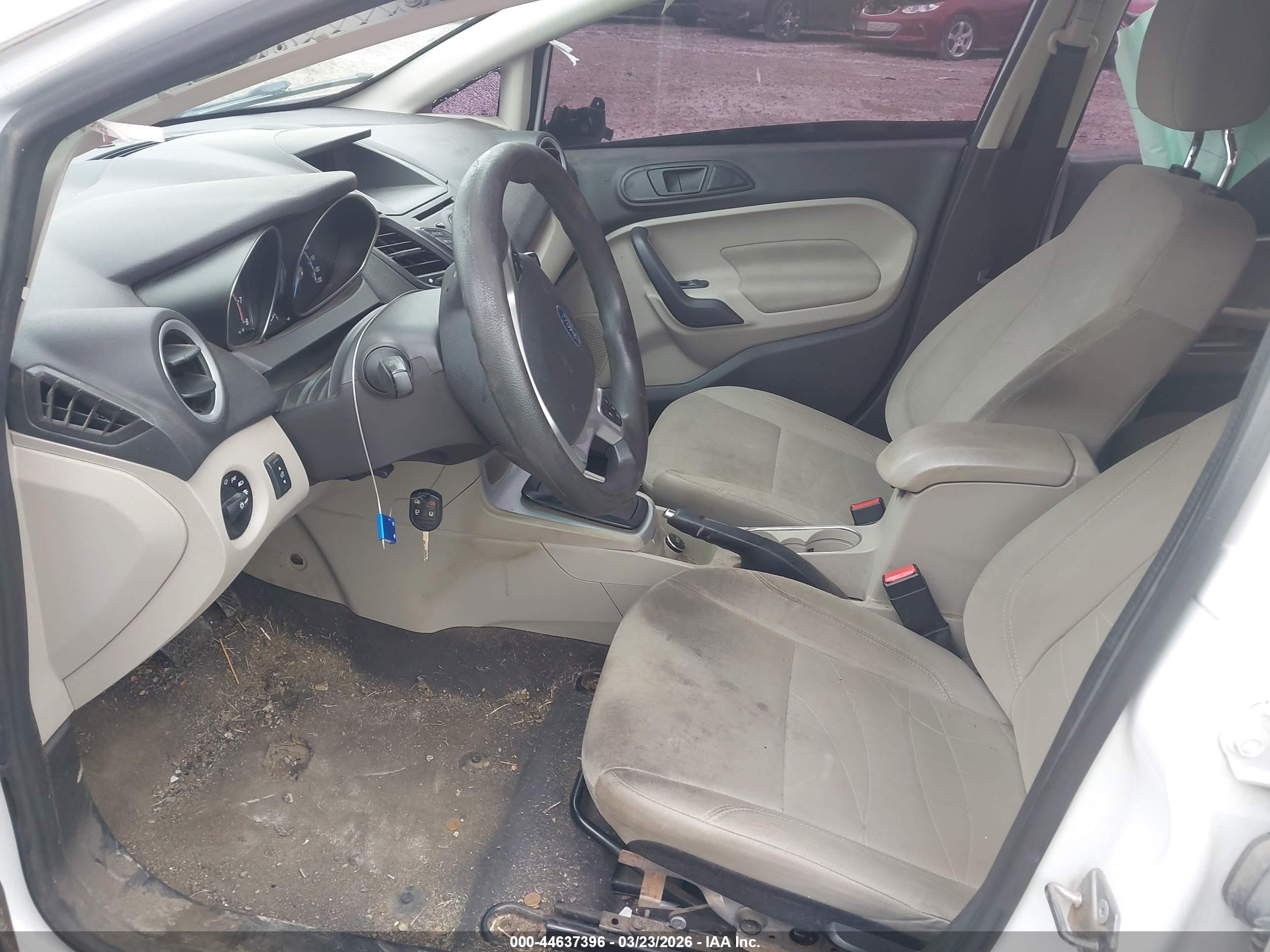 FORD FIESTA image 5