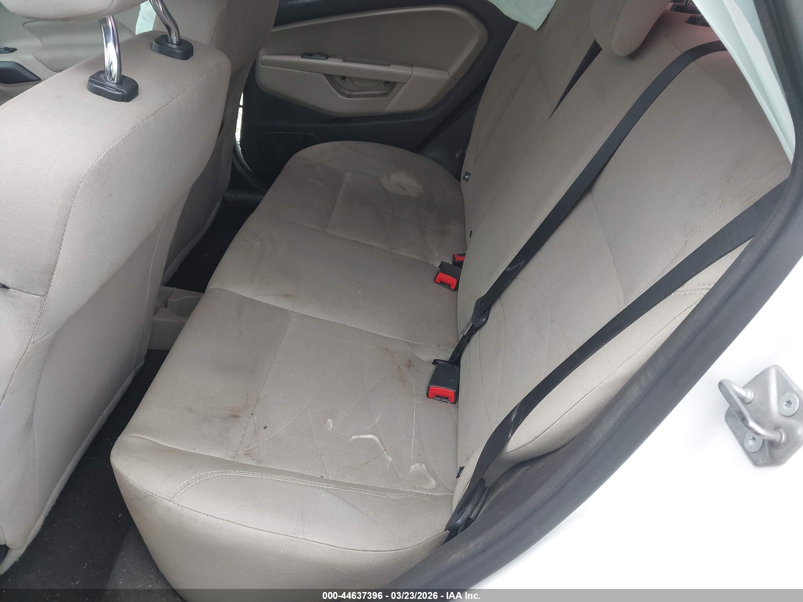 FORD FIESTA image 8
