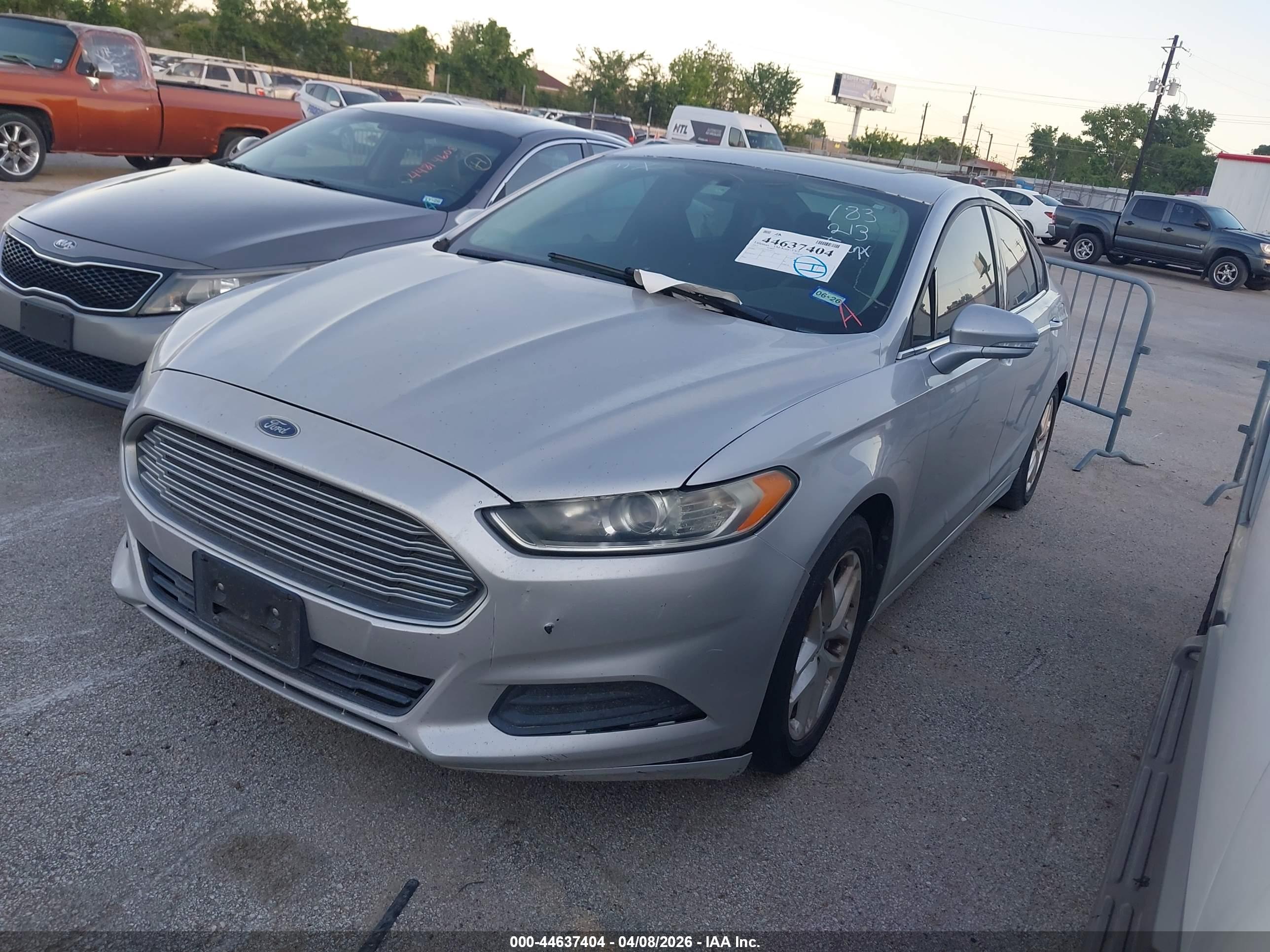 FORD FUSION image 2