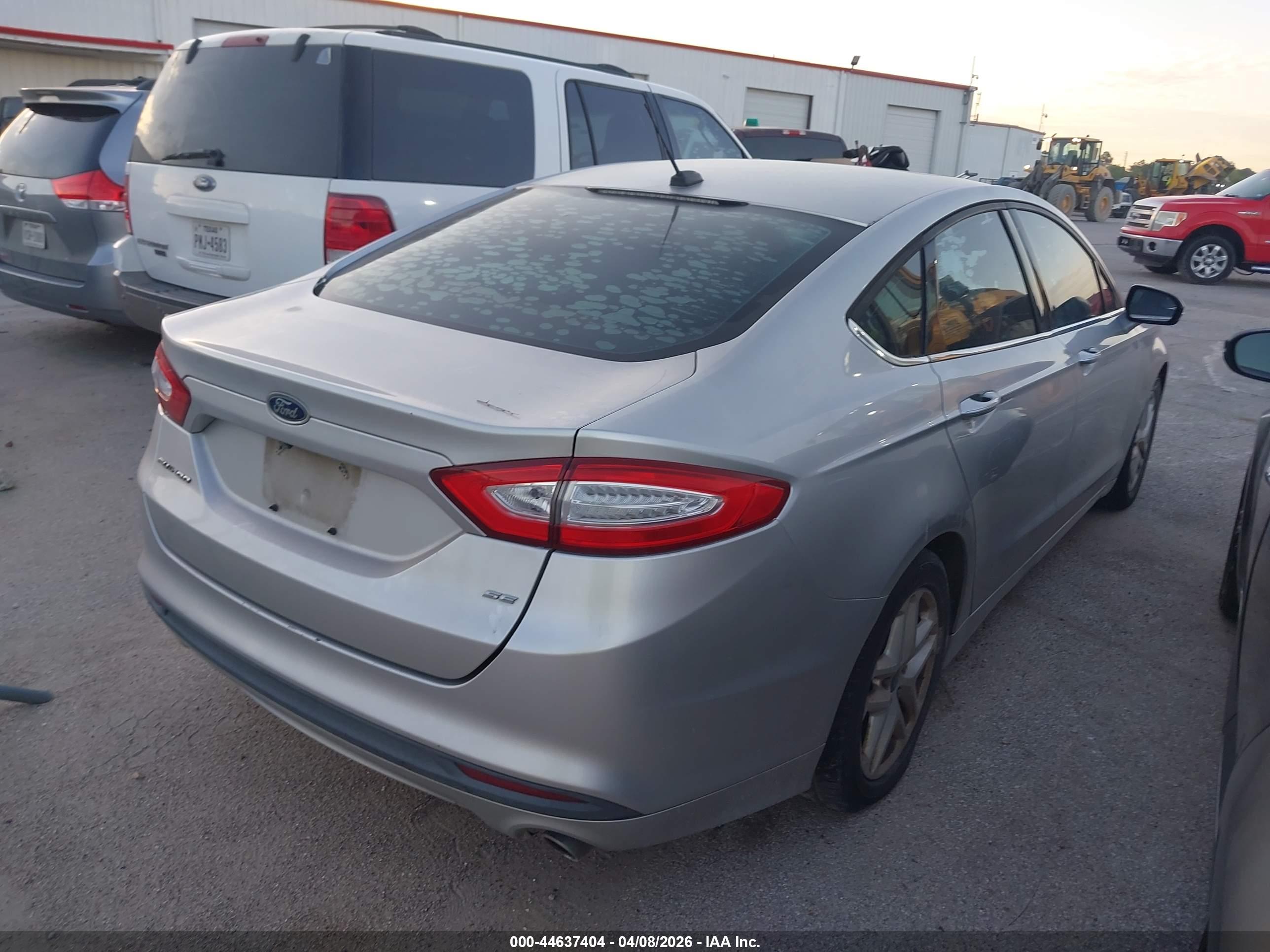 FORD FUSION image 4