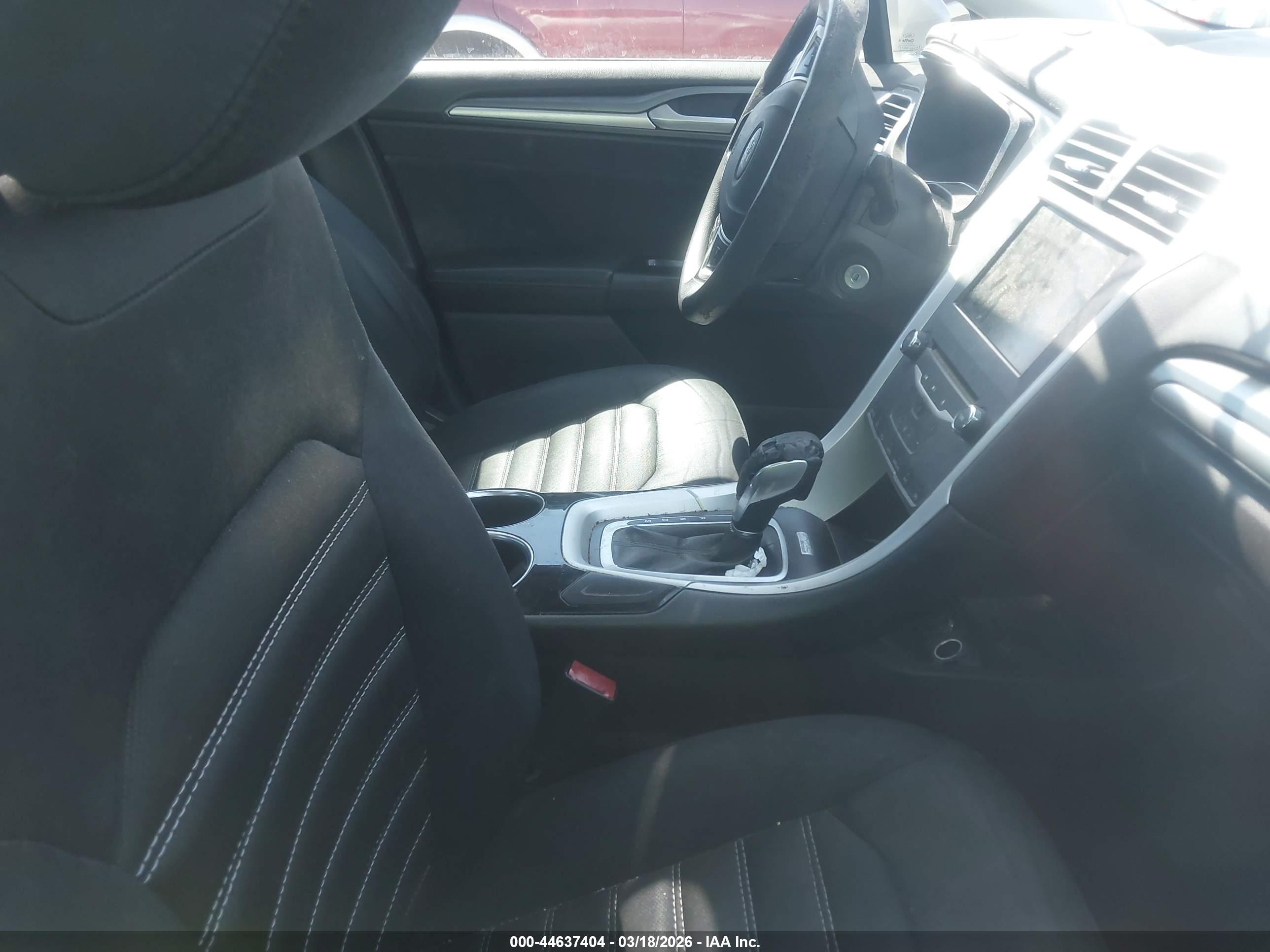 FORD FUSION image 5