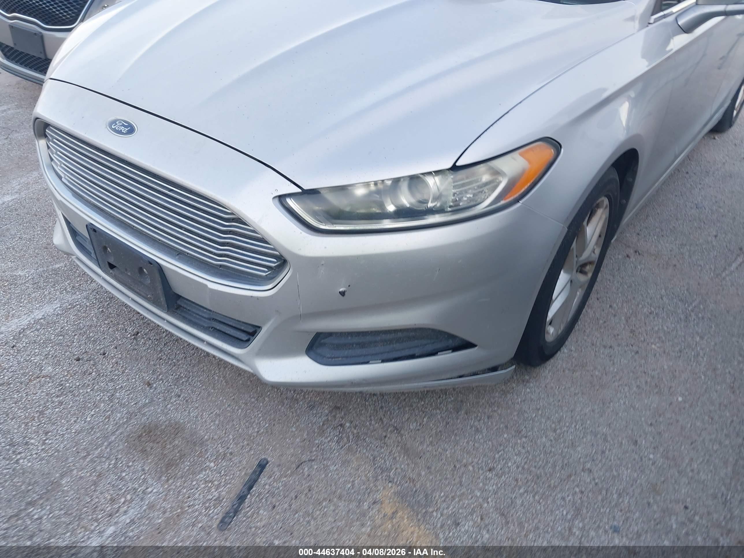 FORD FUSION image 6