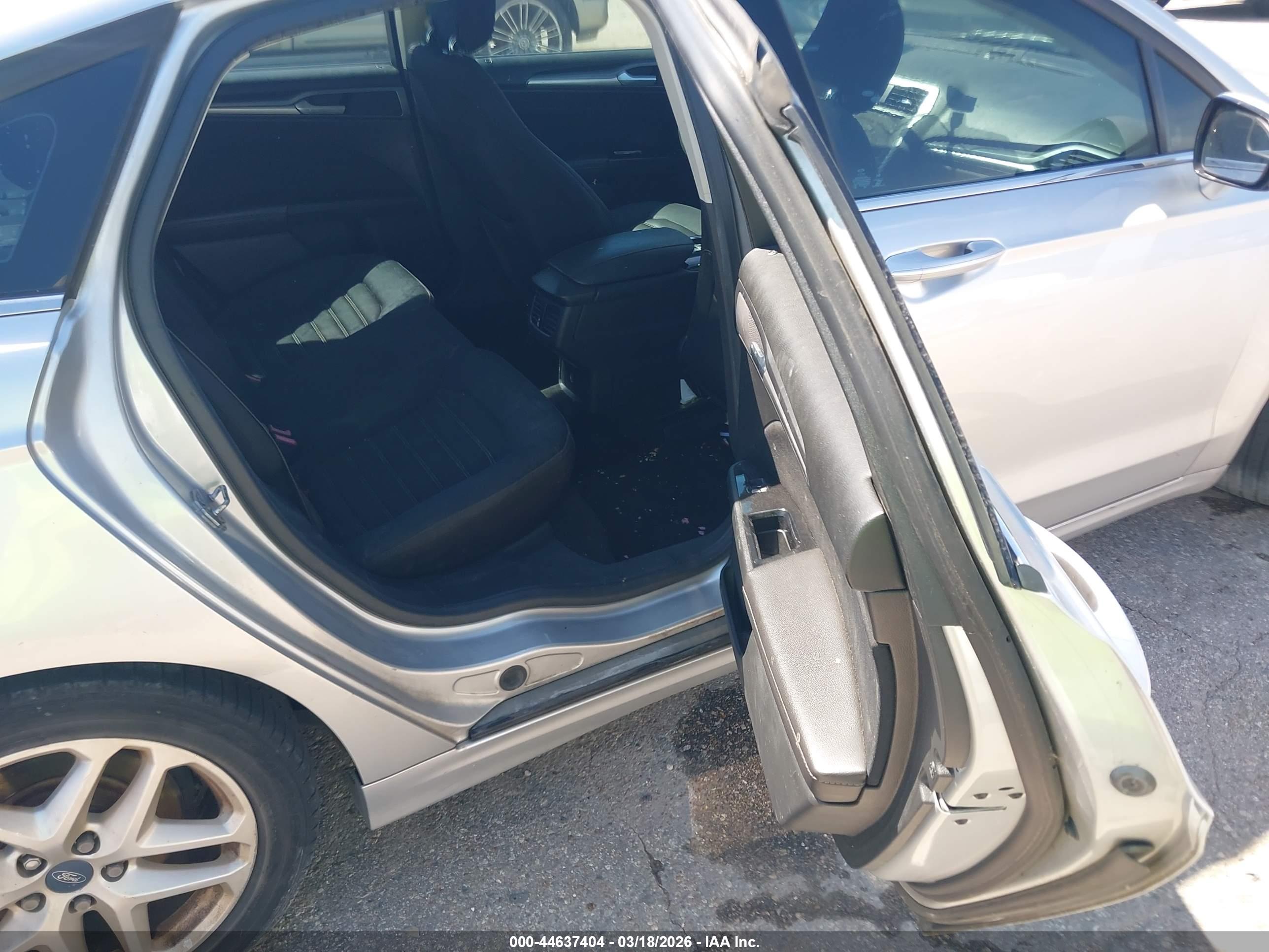 FORD FUSION image 8