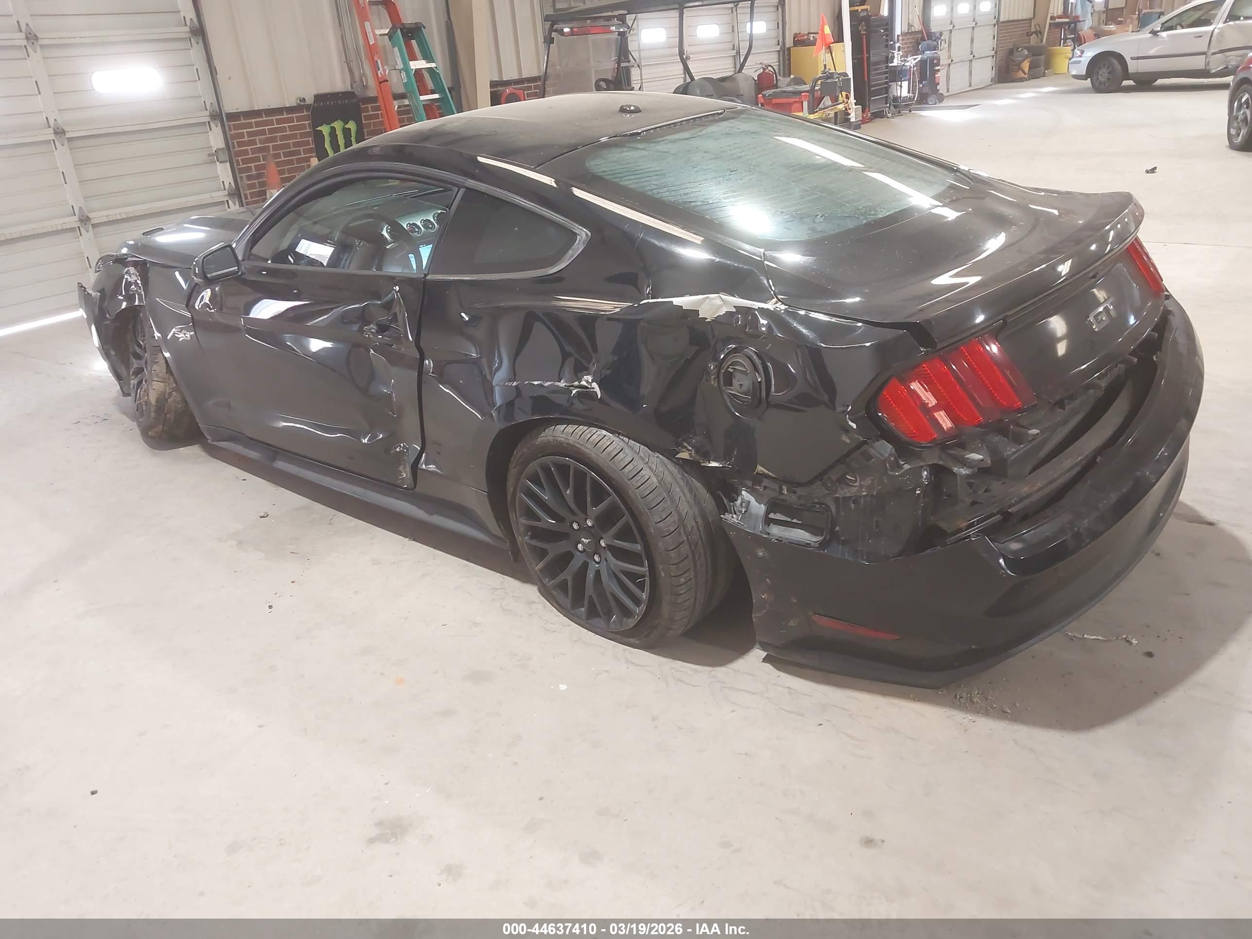 FORD MUSTANG image 3