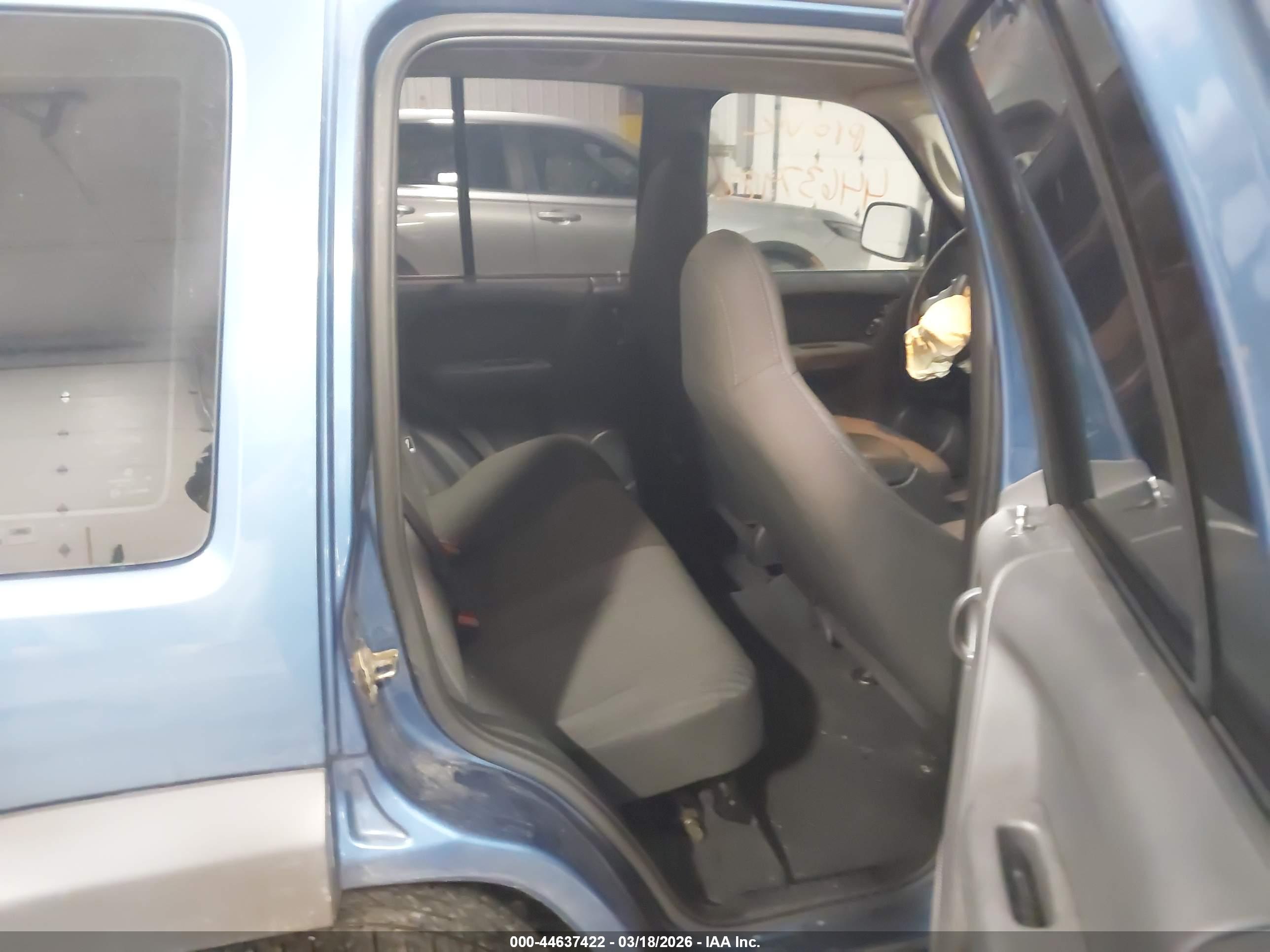 JEEP LIBERTY image 8