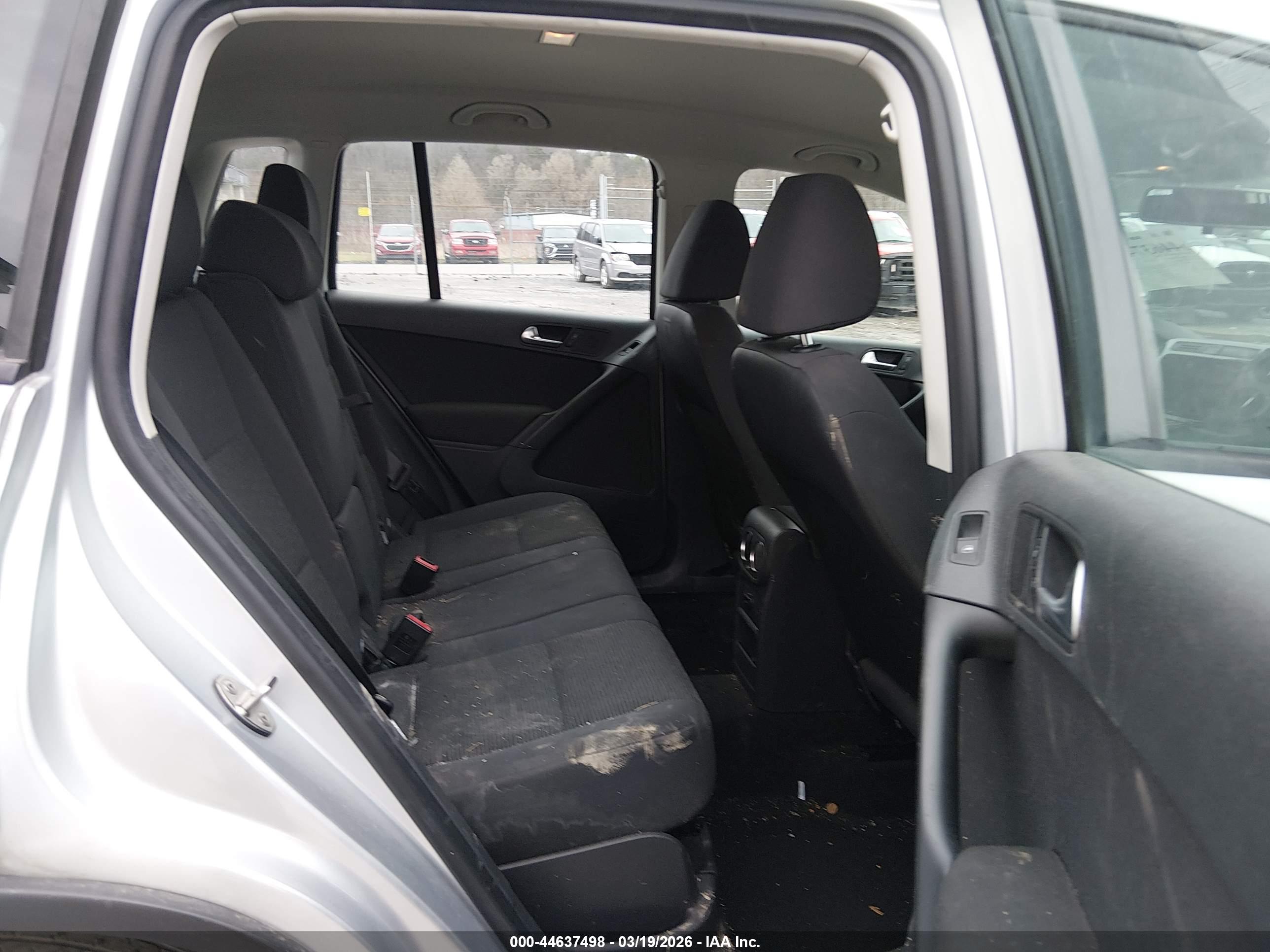 VOLKSWAGEN TIGUAN image 8