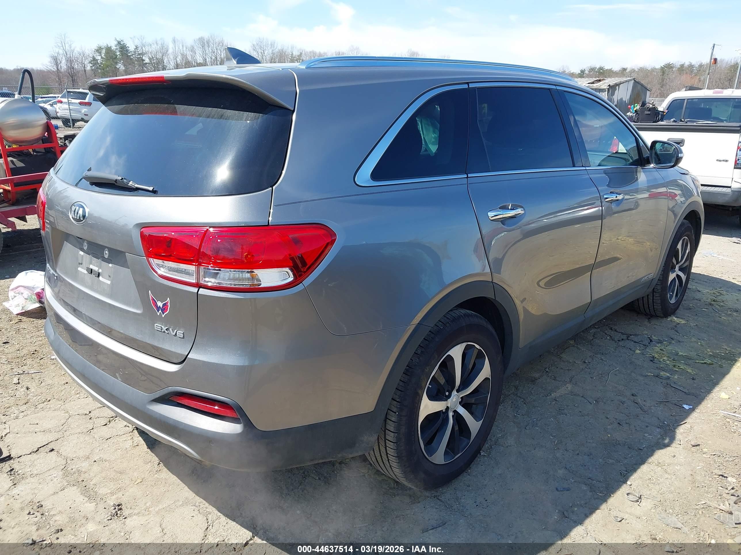 KIA SORENTO image 4