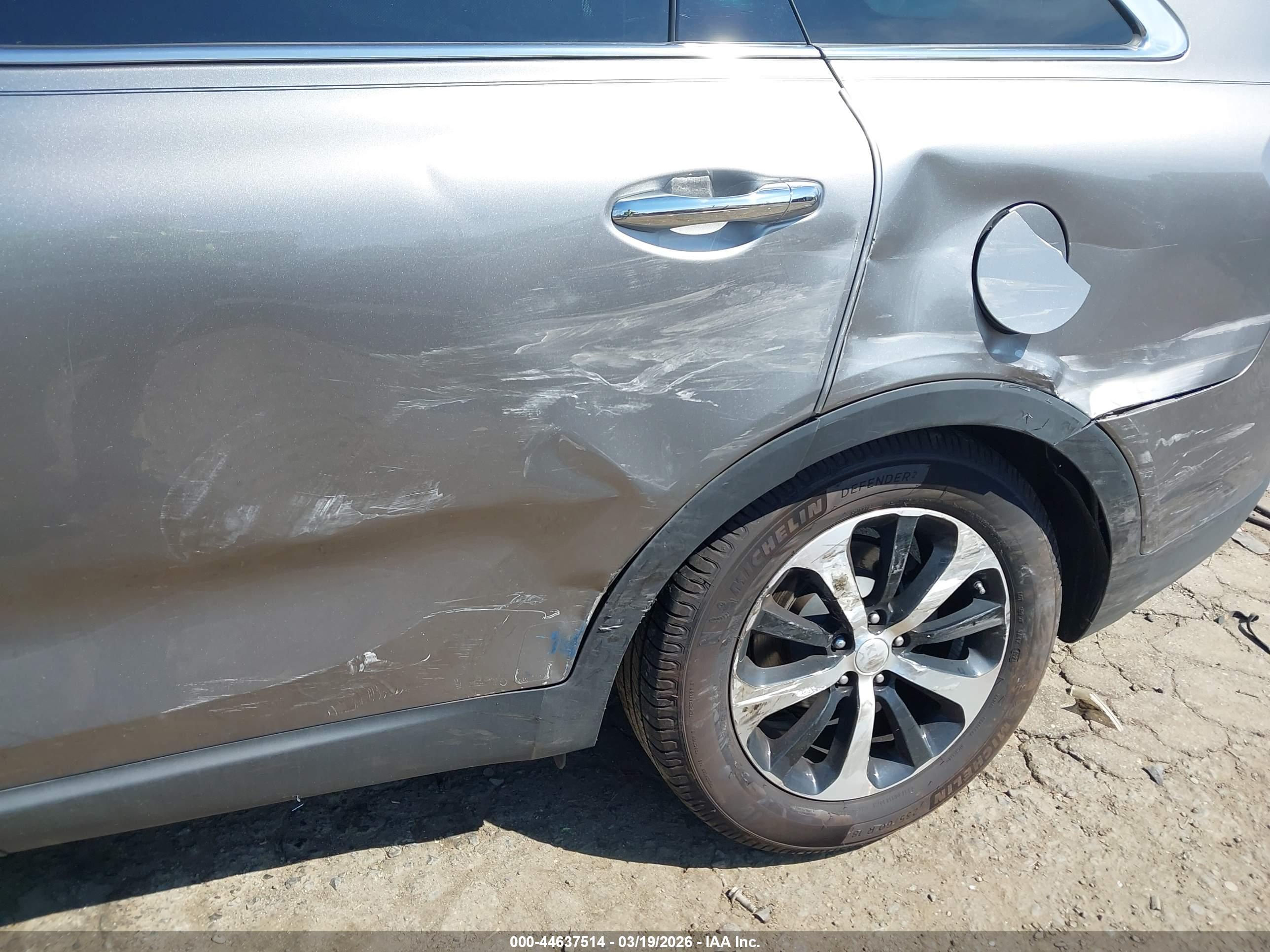 KIA SORENTO image 6