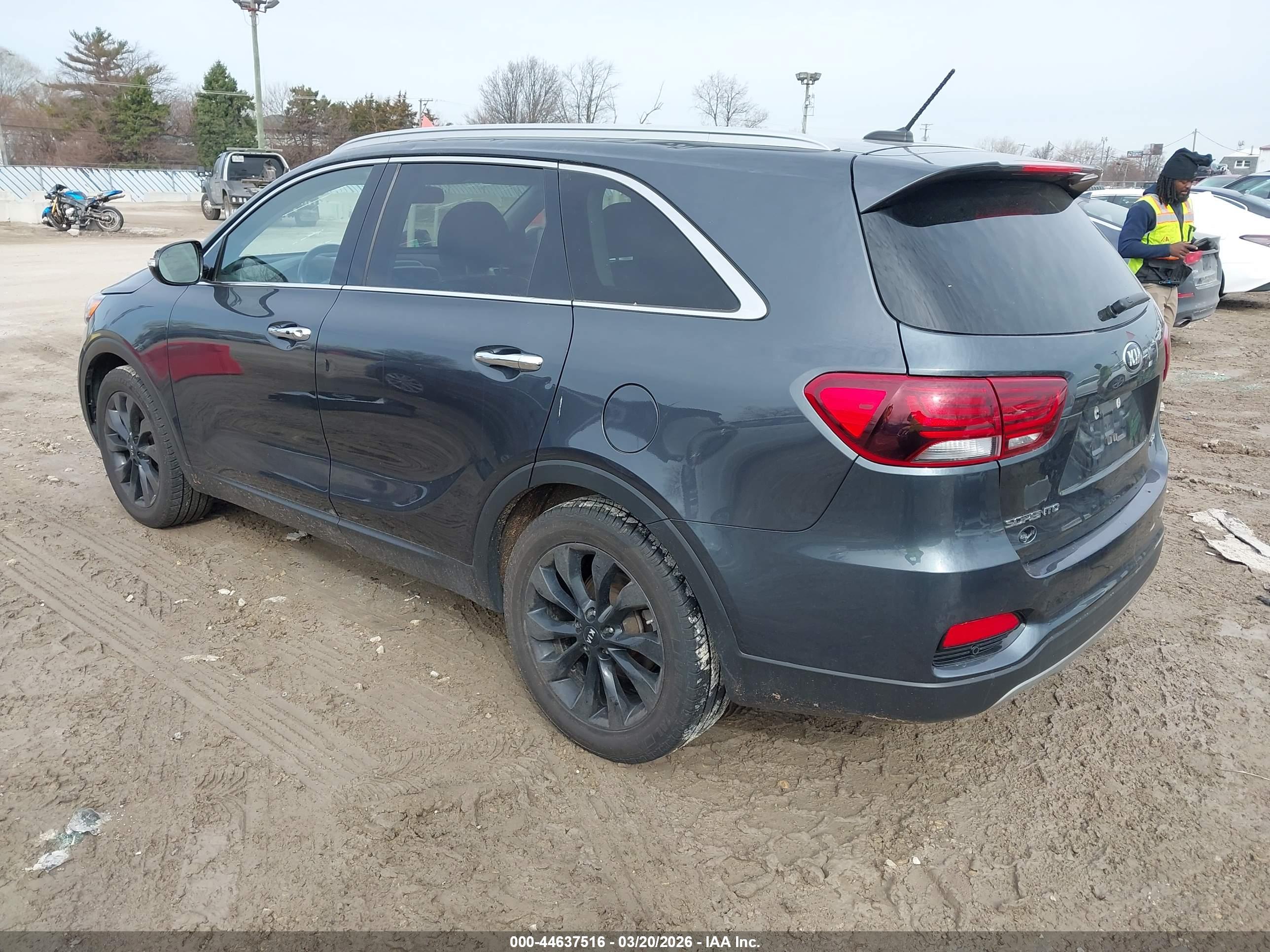 KIA SORENTO image 3