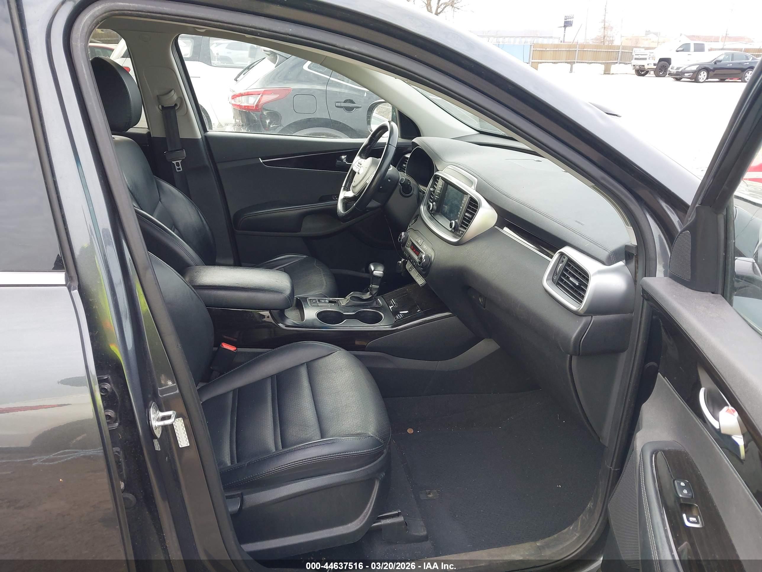 KIA SORENTO image 5