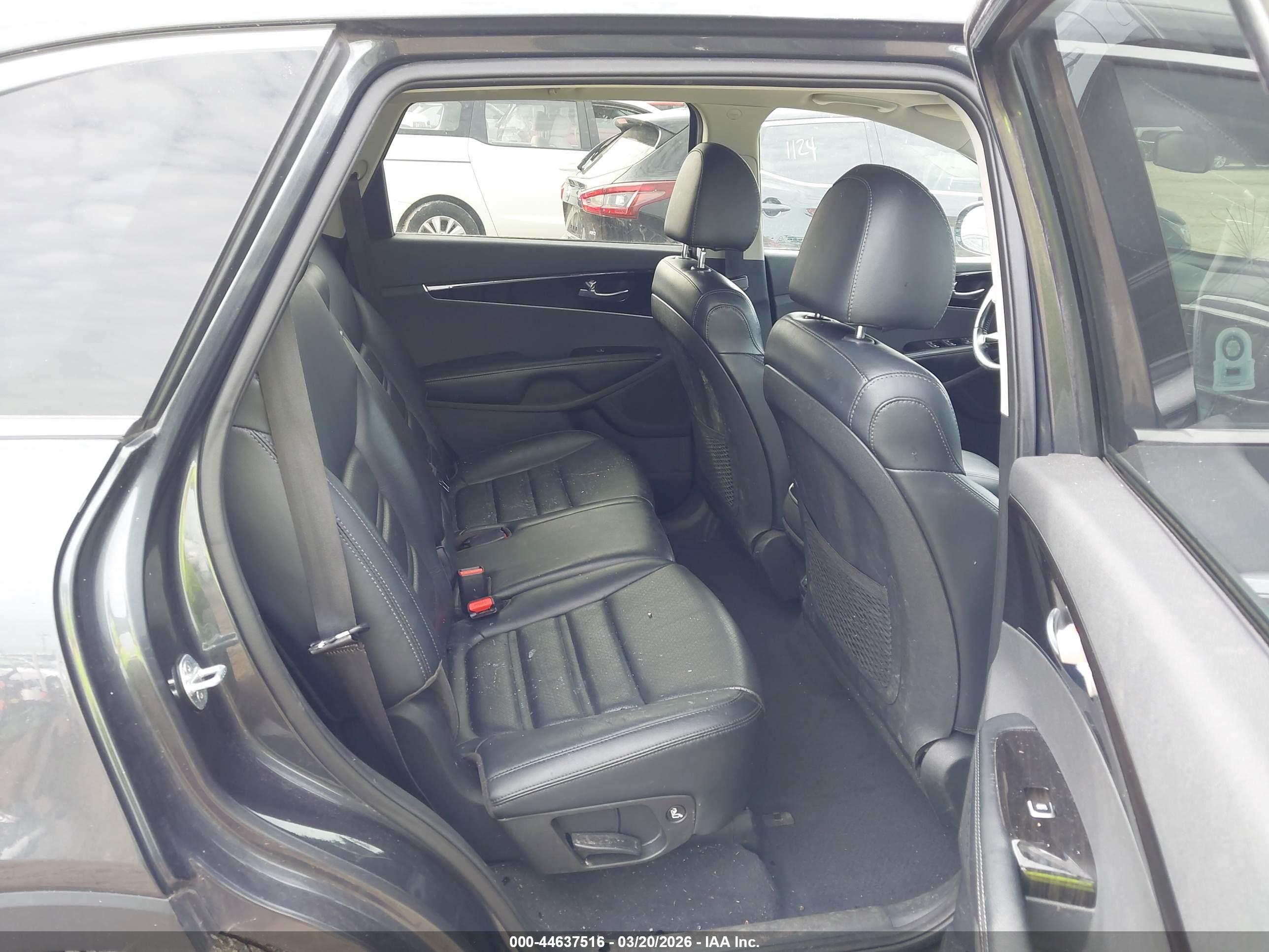 KIA SORENTO image 8