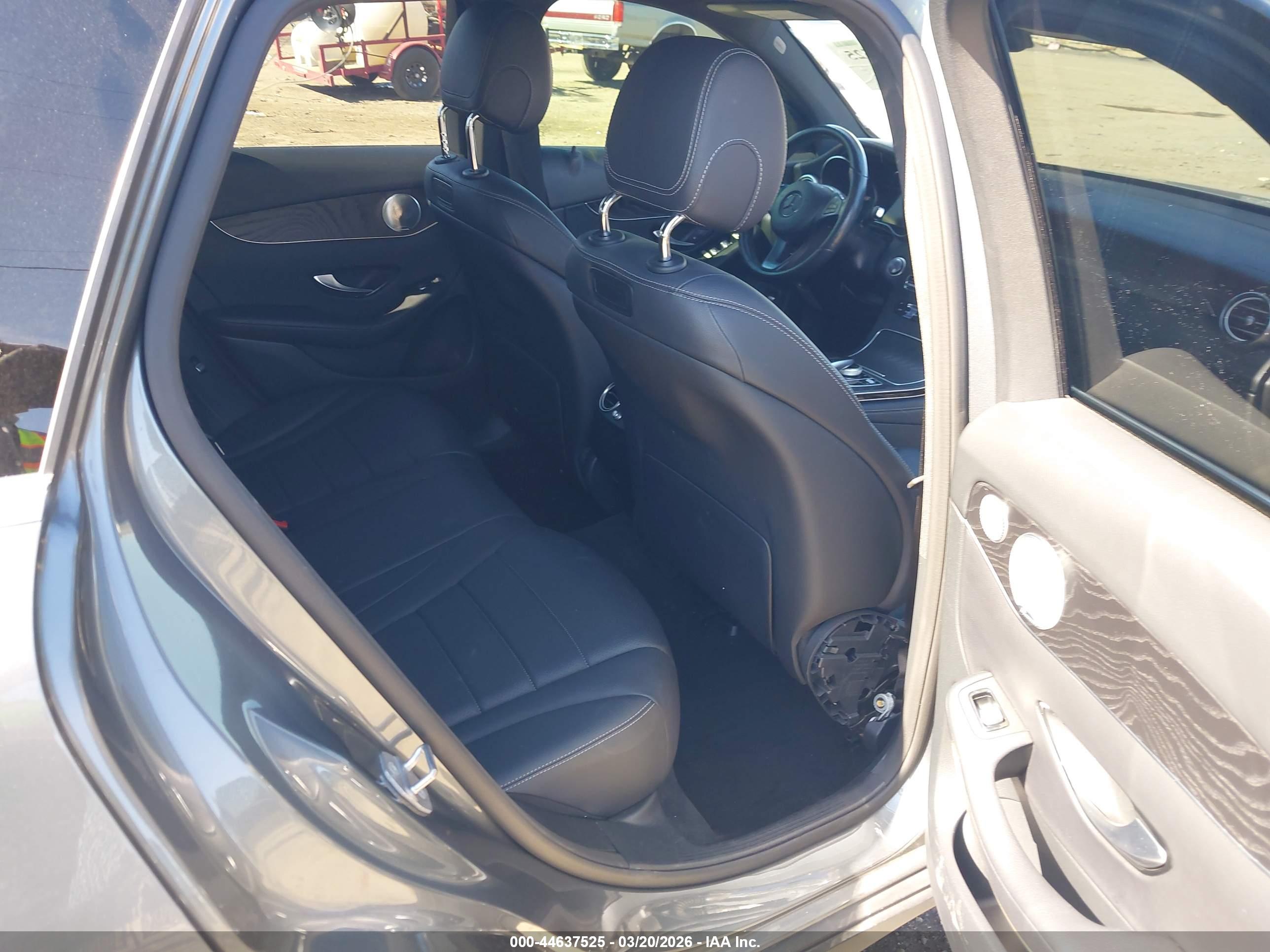 MERCEDES-BENZ GLC image 8