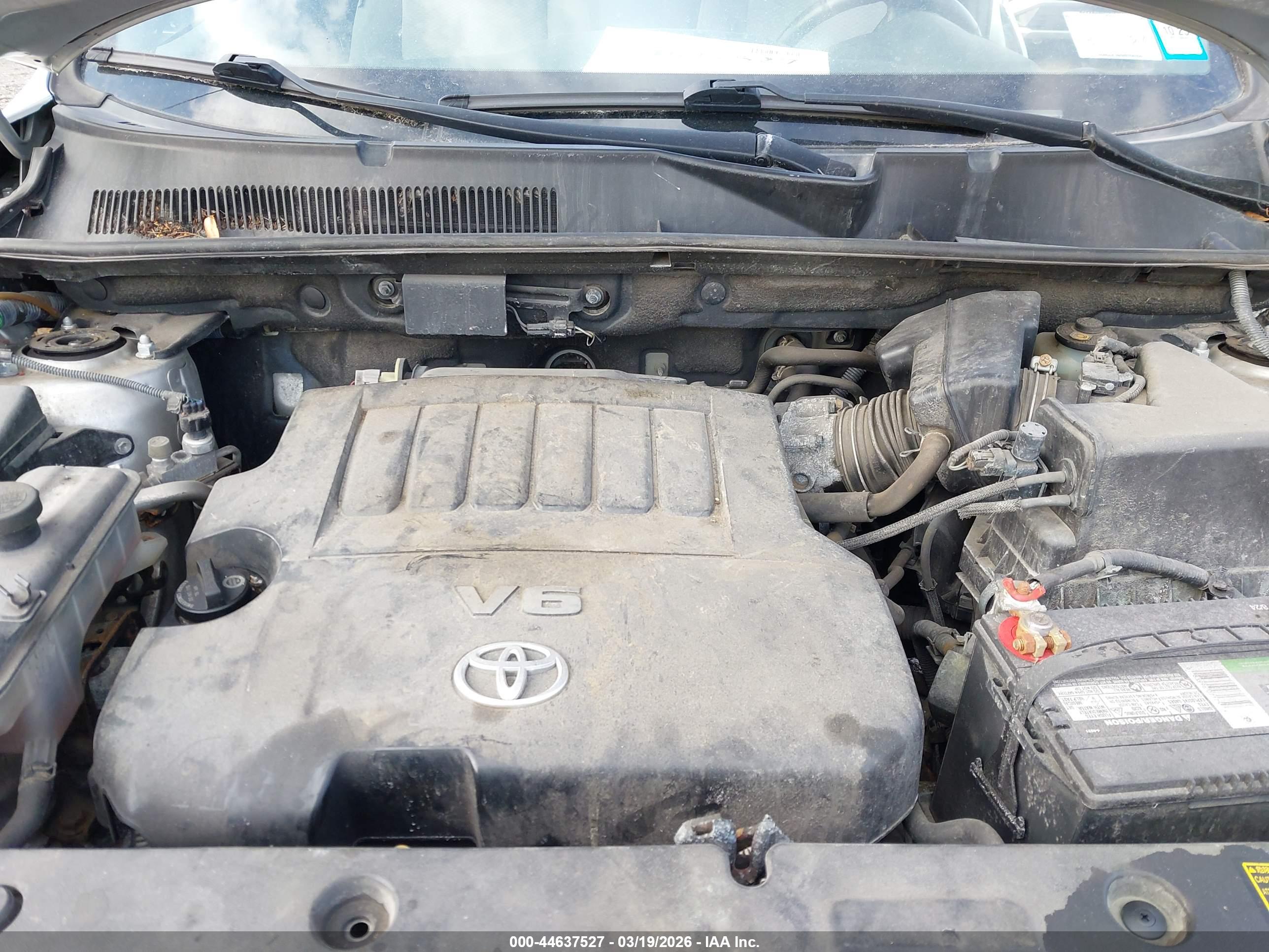 TOYOTA RAV4 image 10