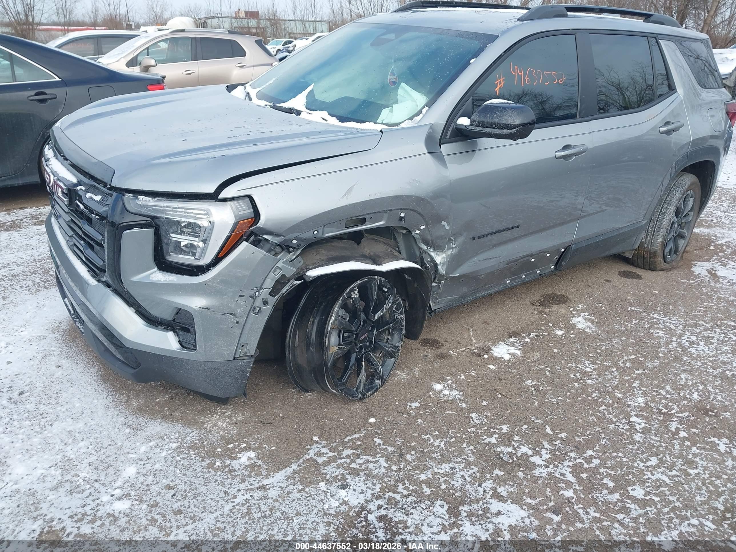 GMC TERRAIN image 6