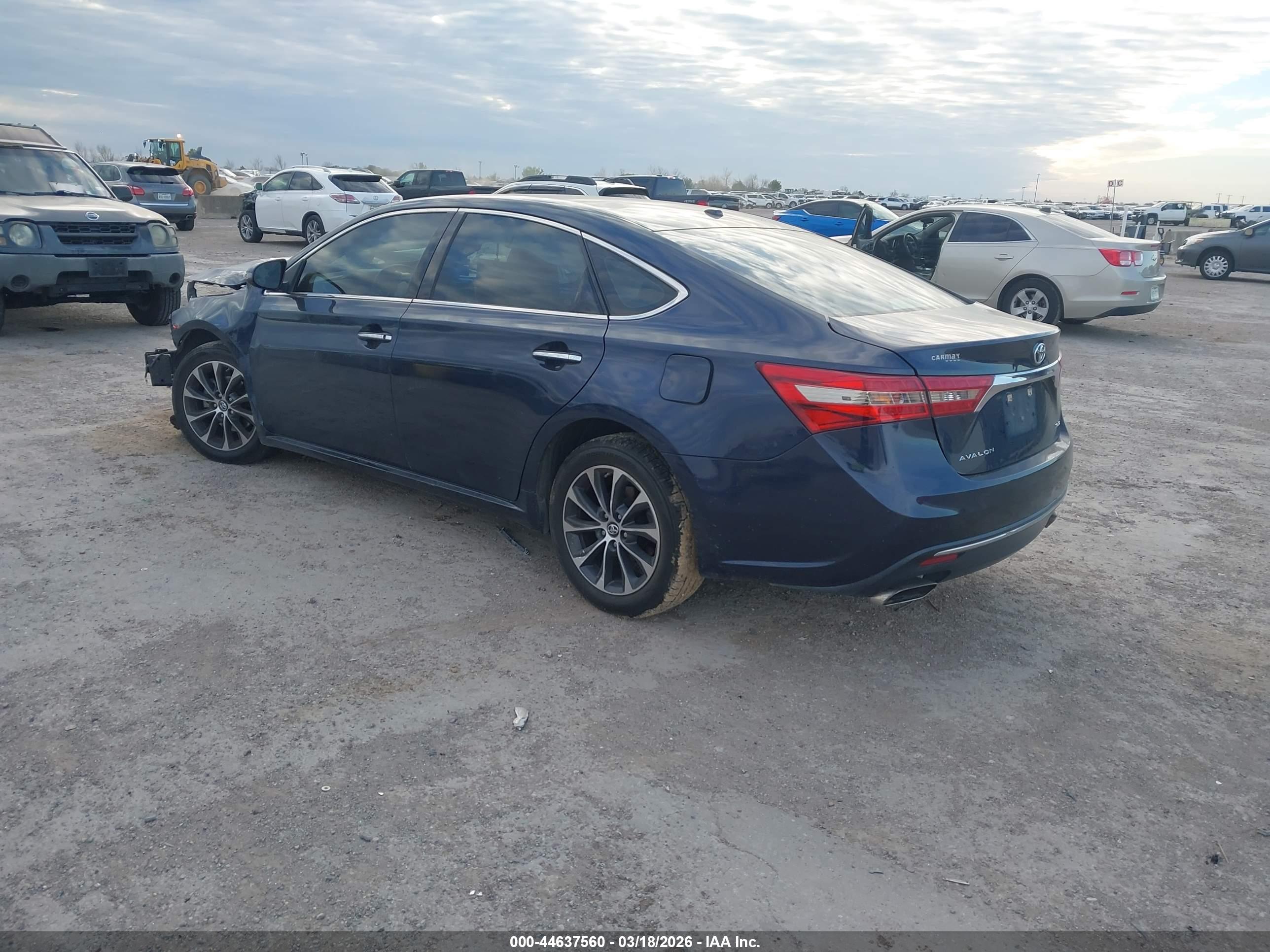 TOYOTA AVALON image 3