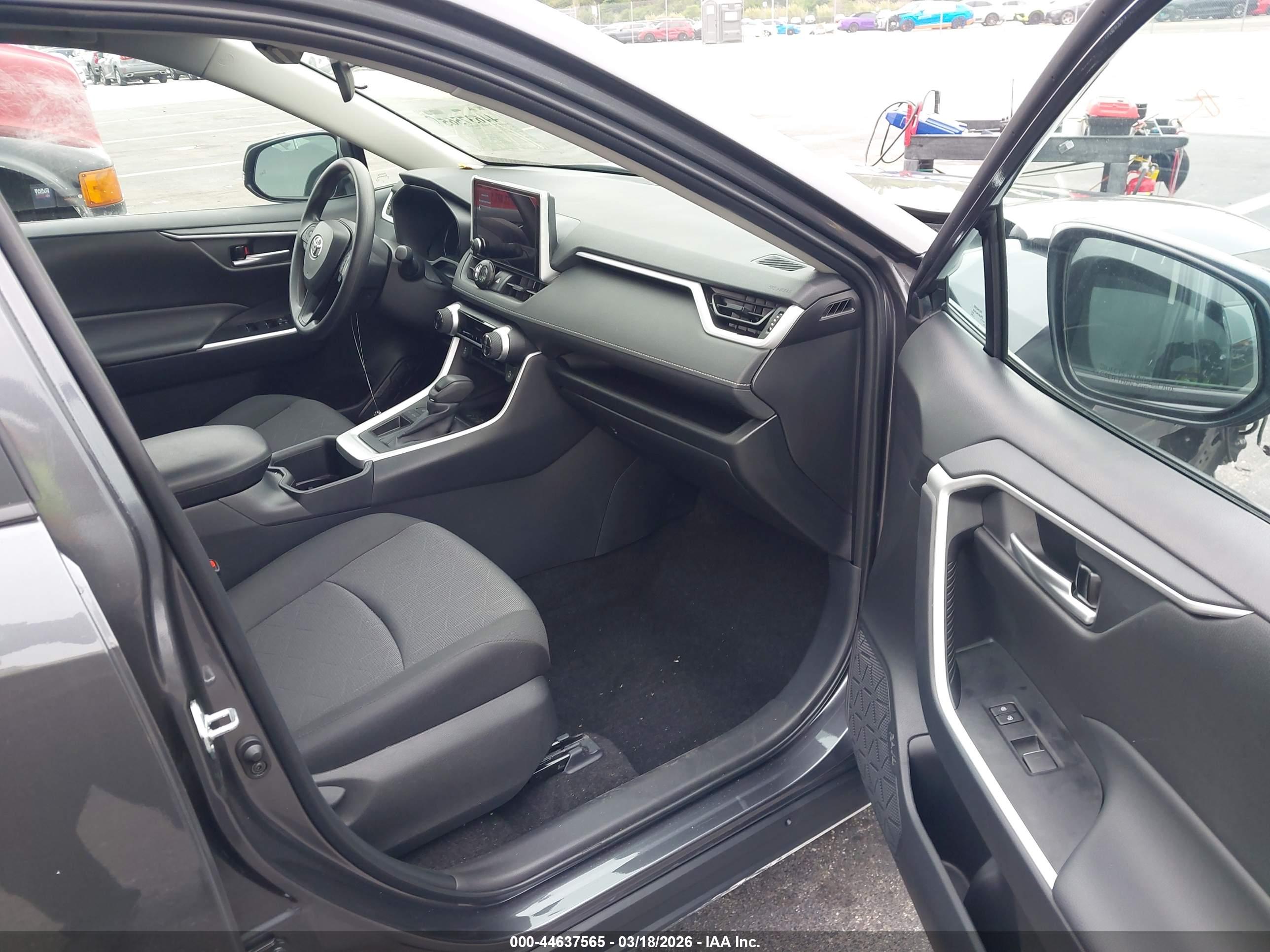 TOYOTA RAV4 image 5