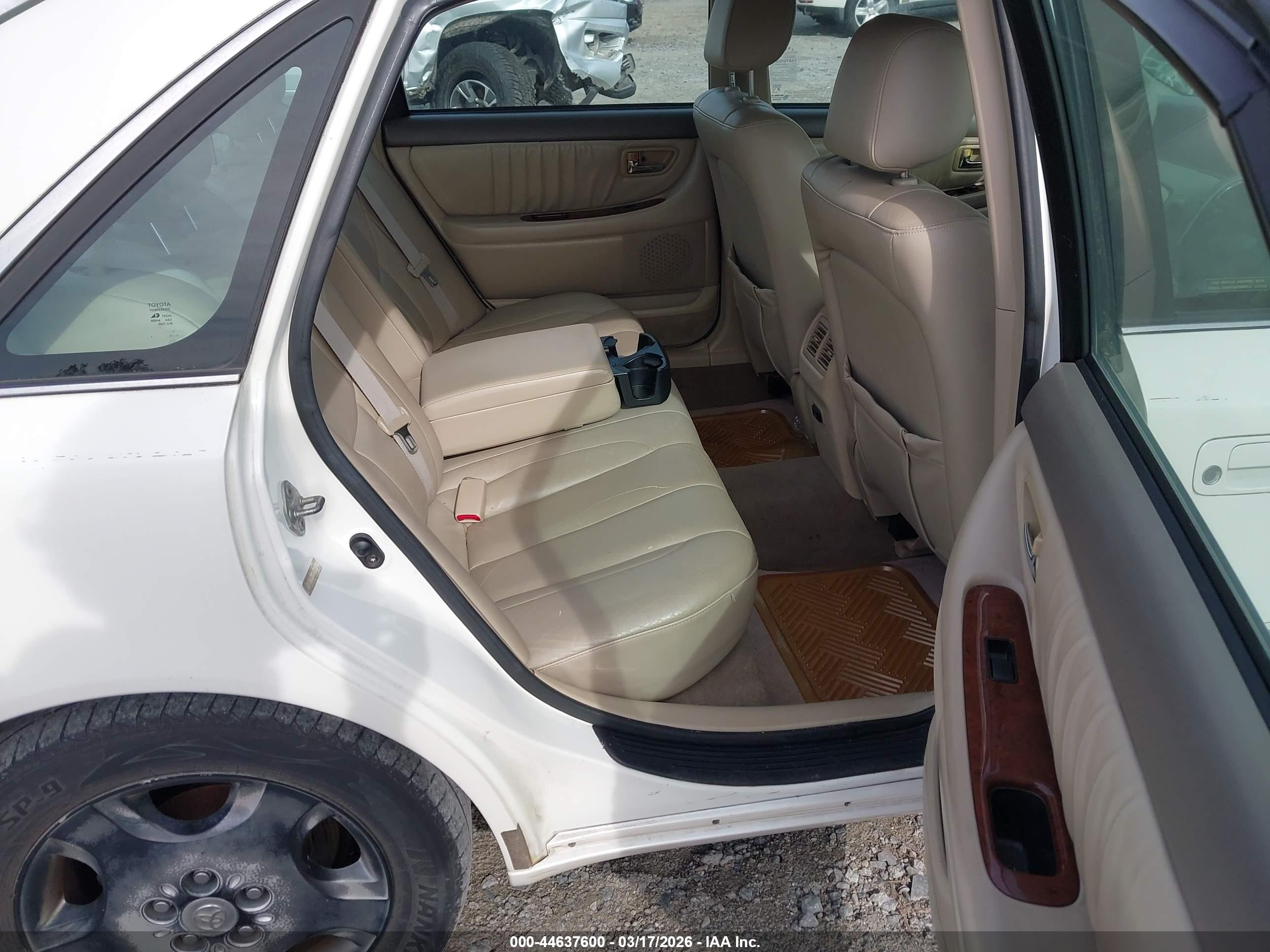 TOYOTA AVALON image 8