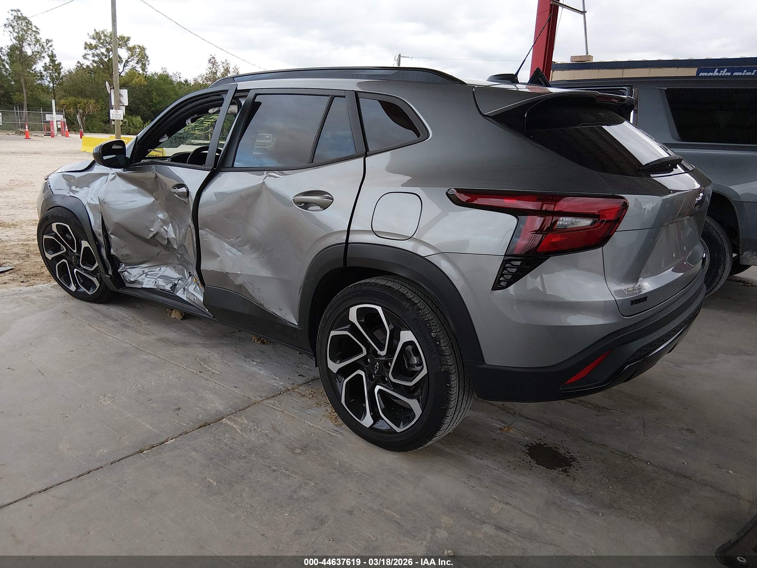 CHEVROLET TRAX image 3