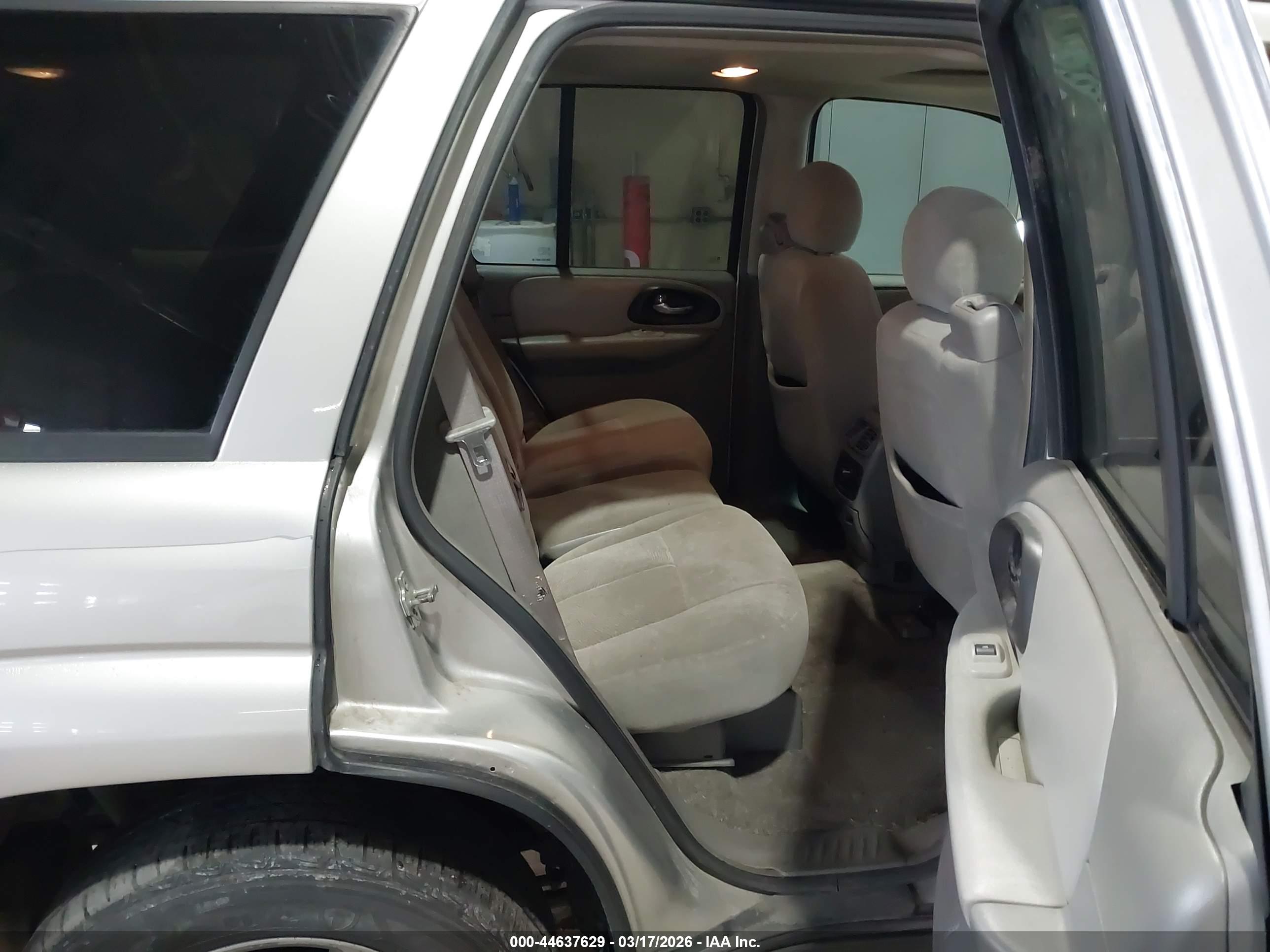 CHEVROLET TRAILBLAZER image 8