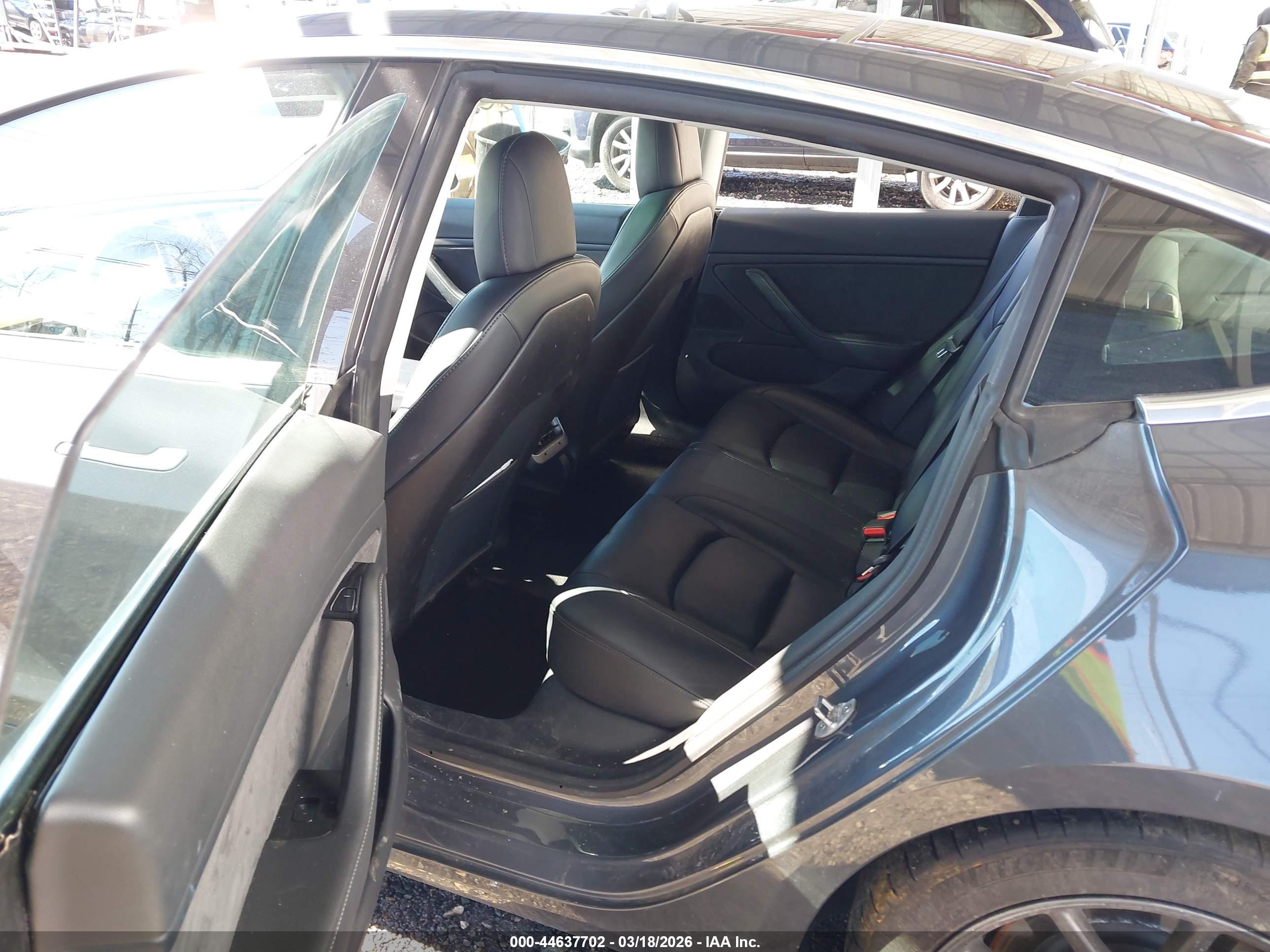 TESLA MODEL image 8