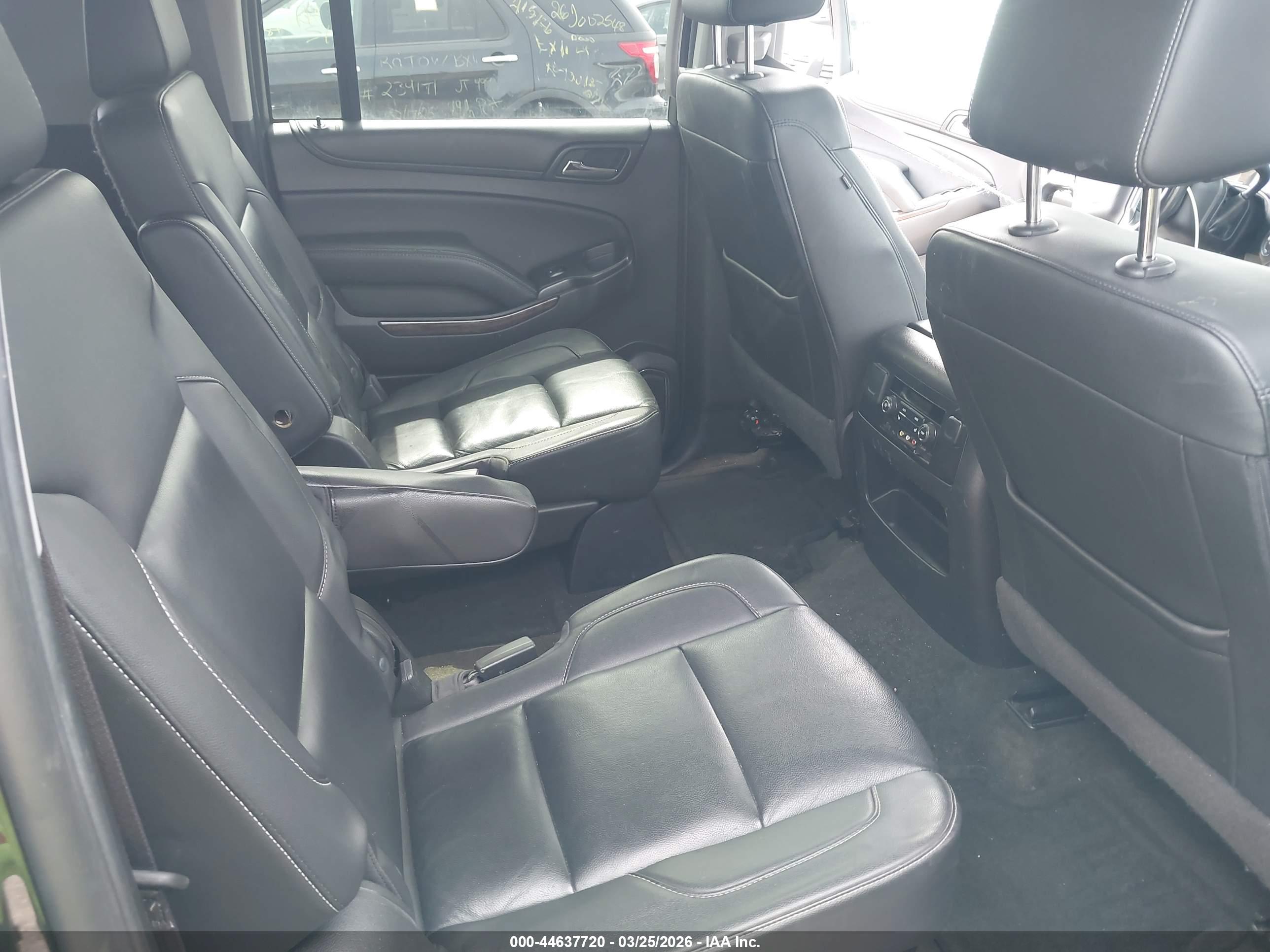 CHEVROLET SUBURBAN image 8