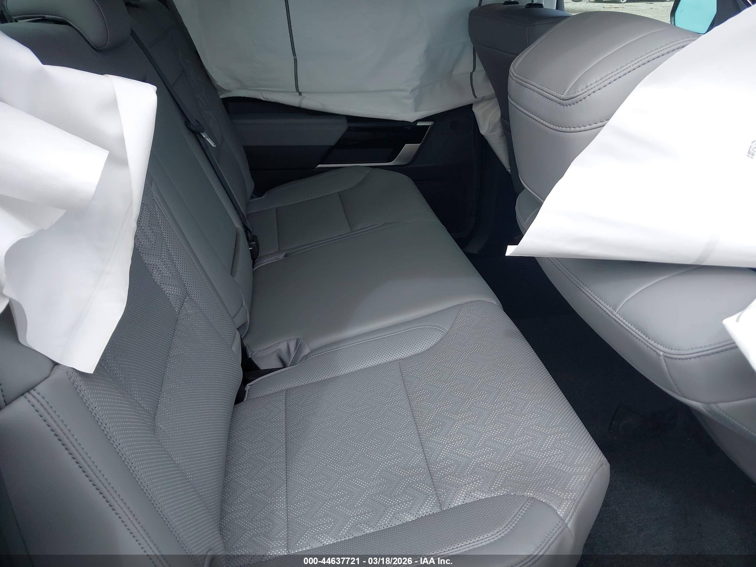 TOYOTA TUNDRA image 8
