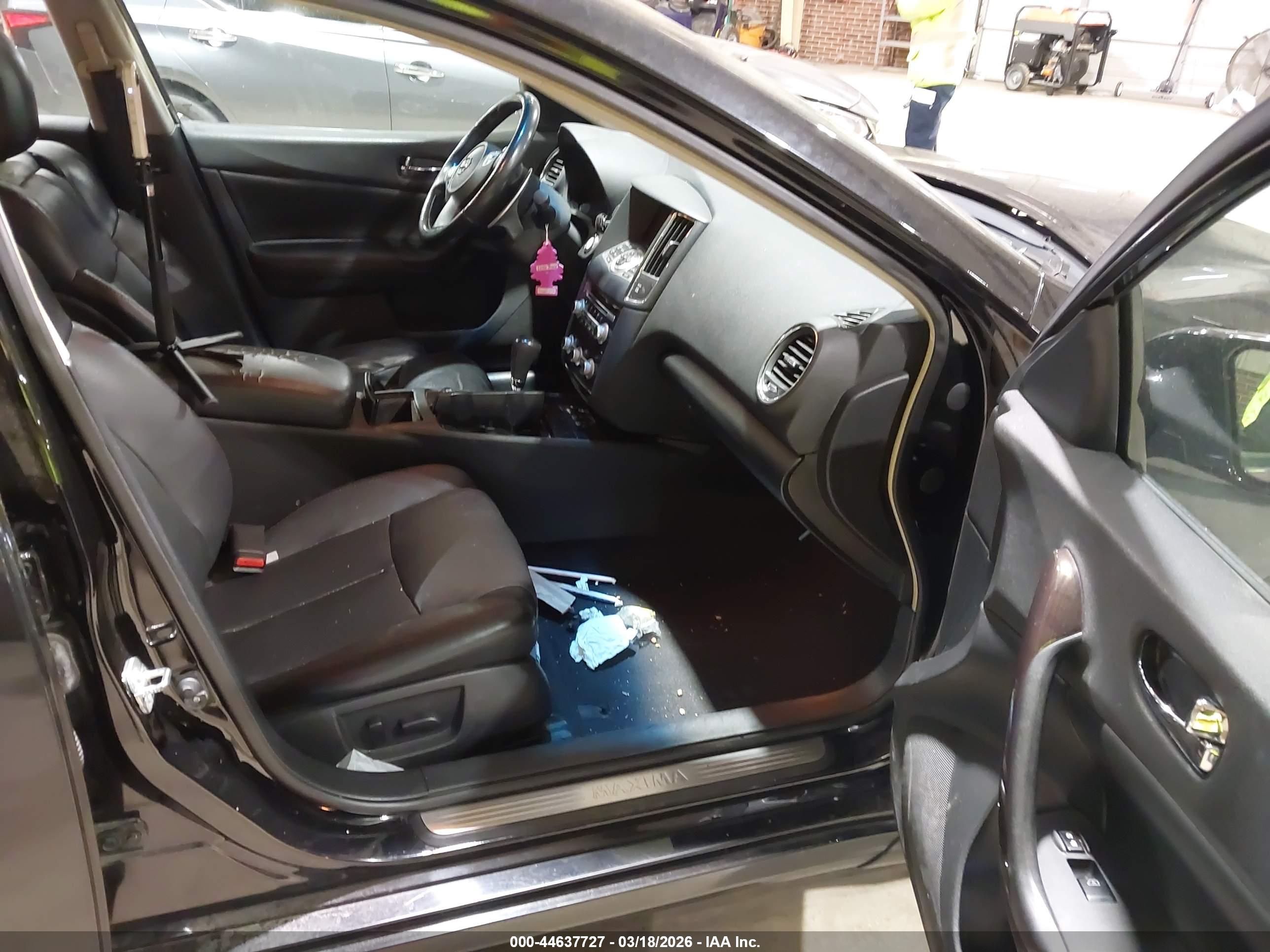 NISSAN MAXIMA image 5
