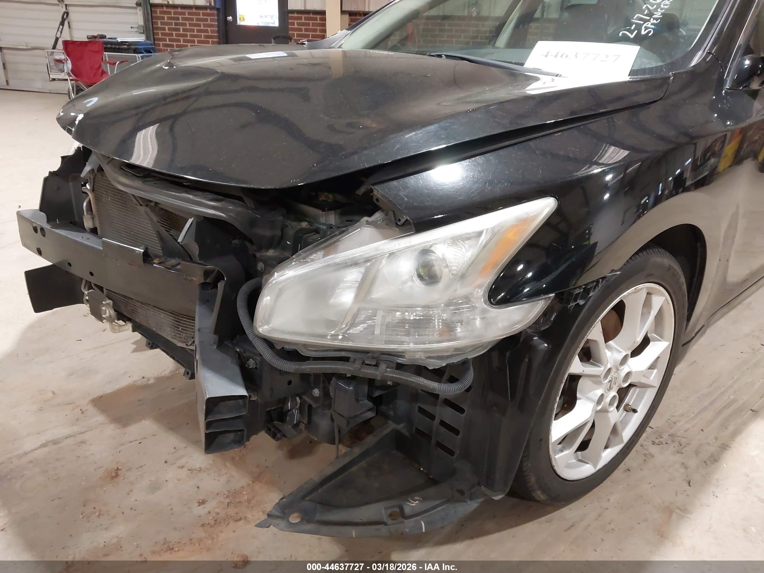 NISSAN MAXIMA image 6