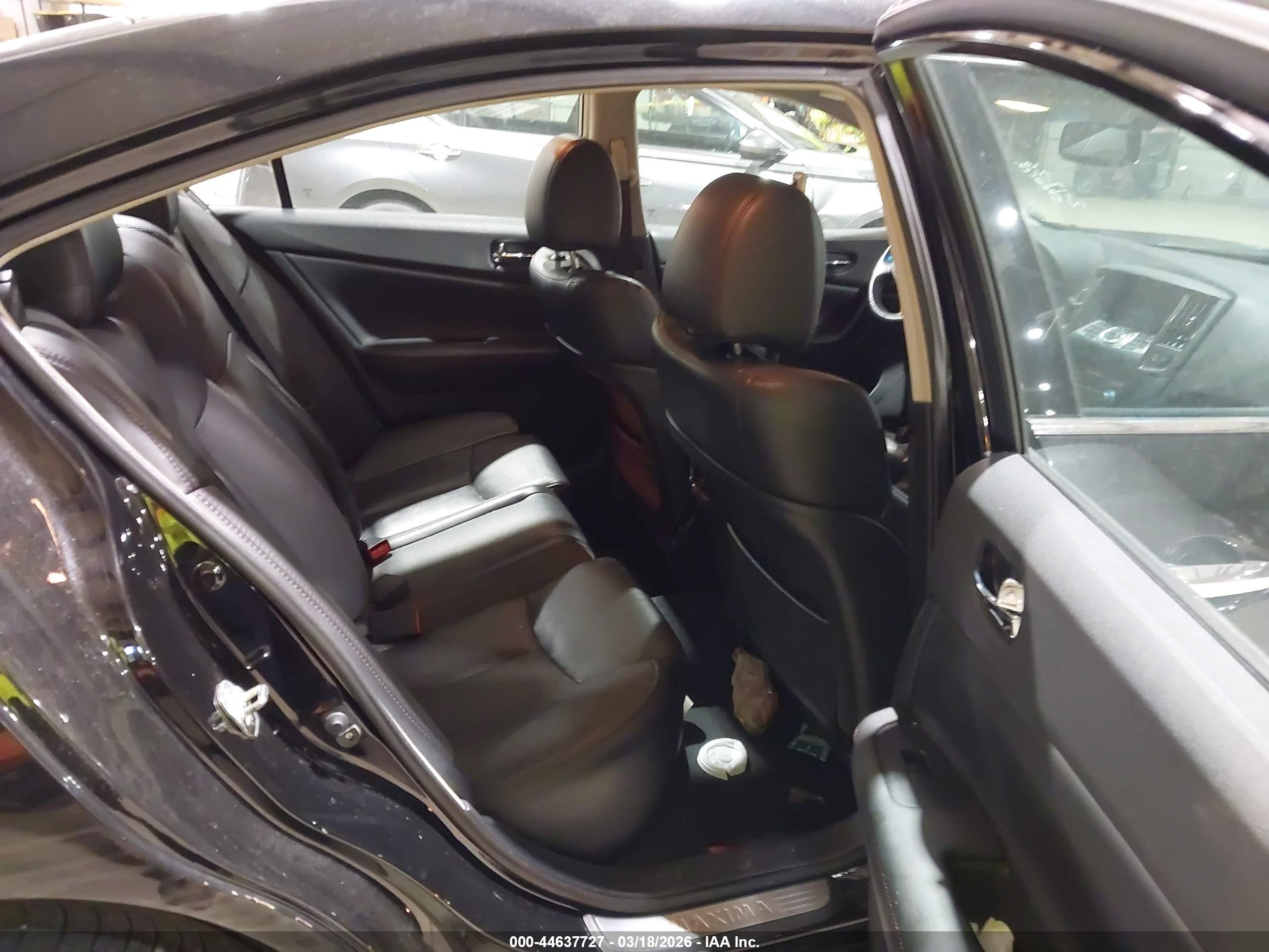 NISSAN MAXIMA image 8