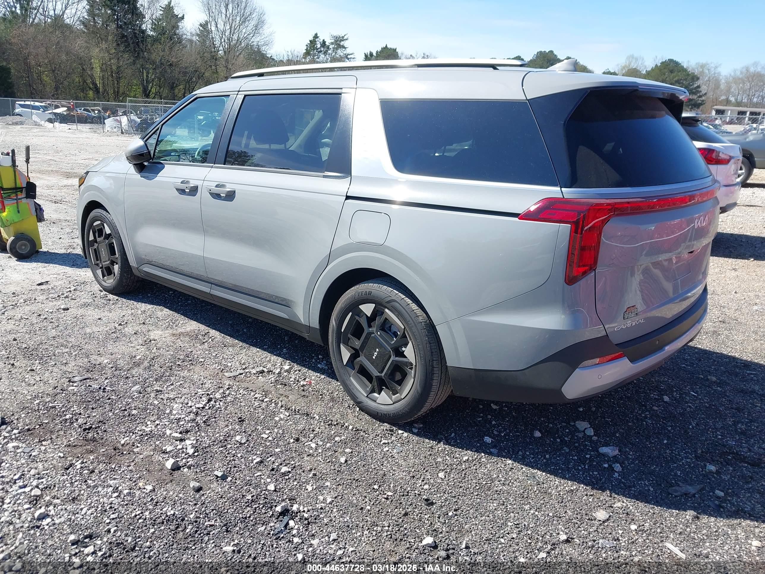 KIA CARNIVAL image 3
