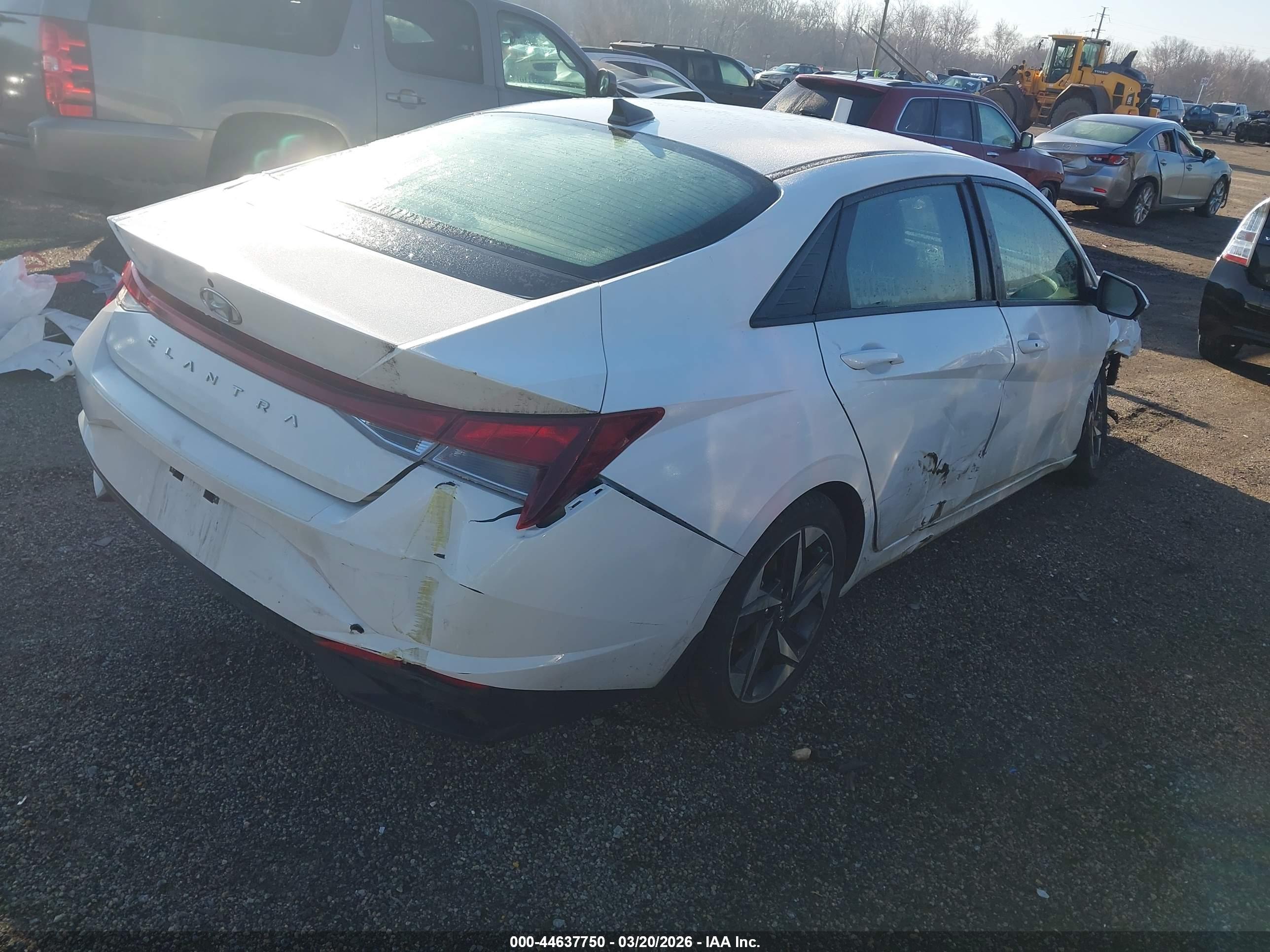 HYUNDAI ELANTRA image 4