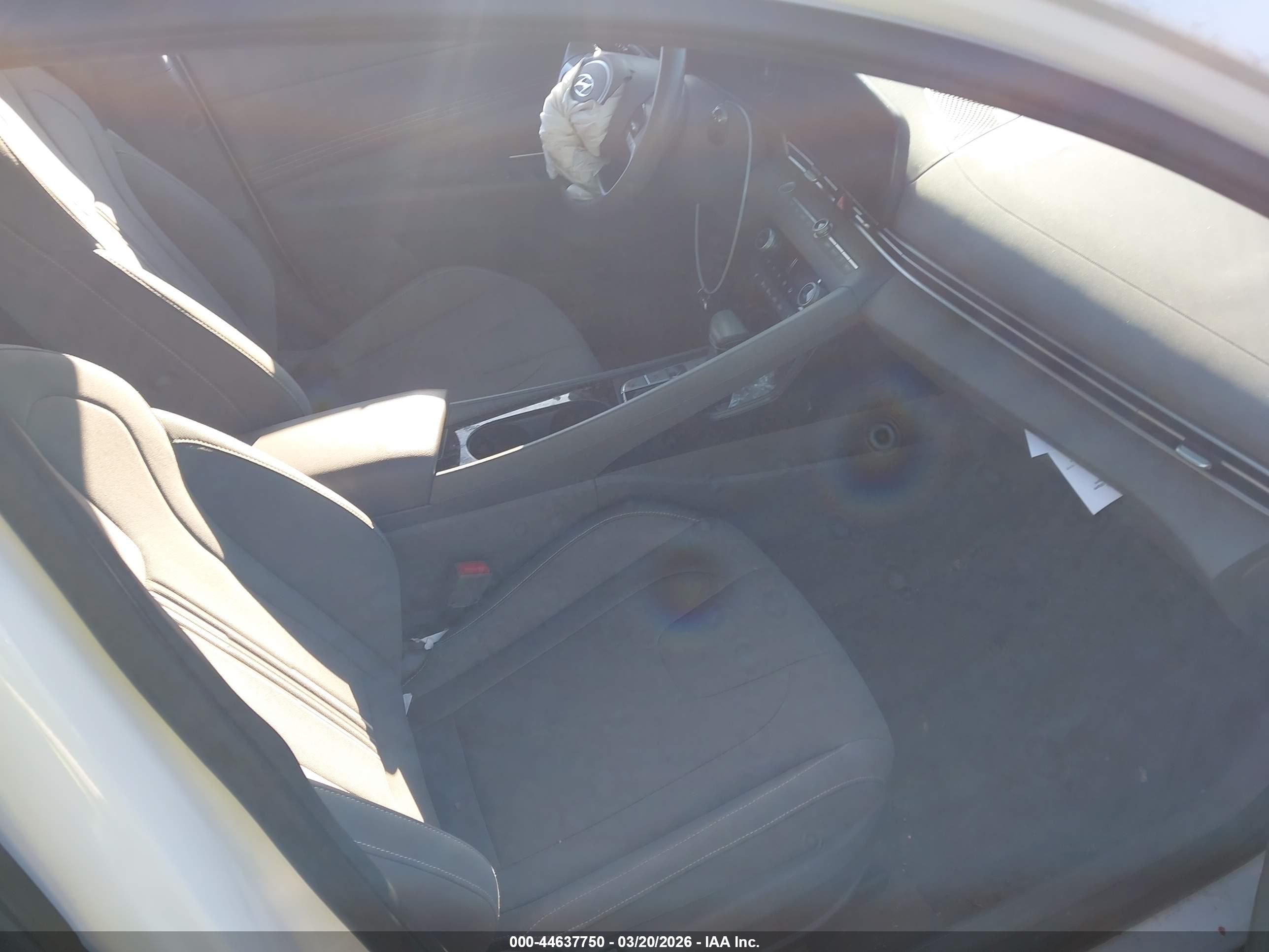 HYUNDAI ELANTRA image 5