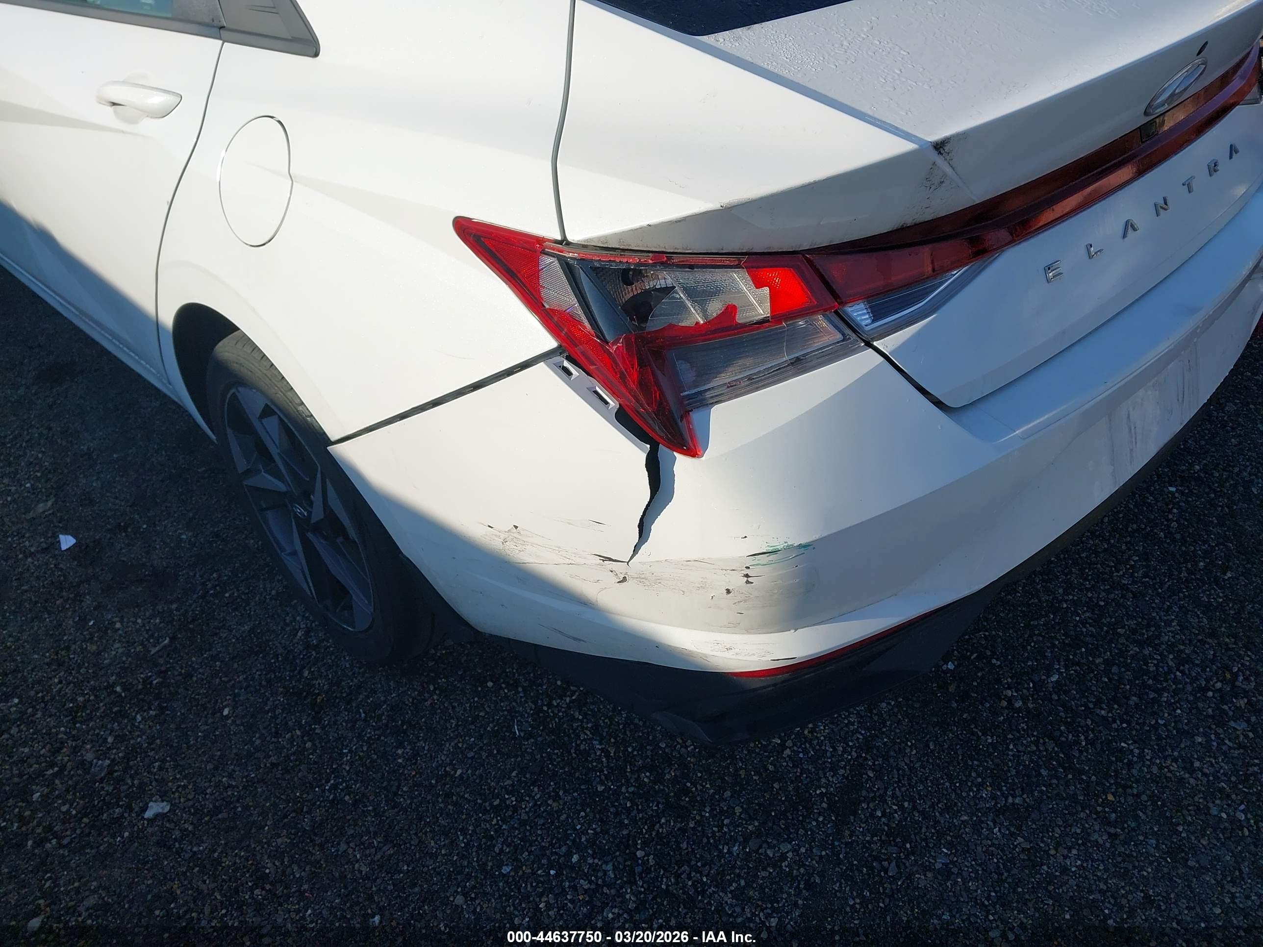 HYUNDAI ELANTRA image 6
