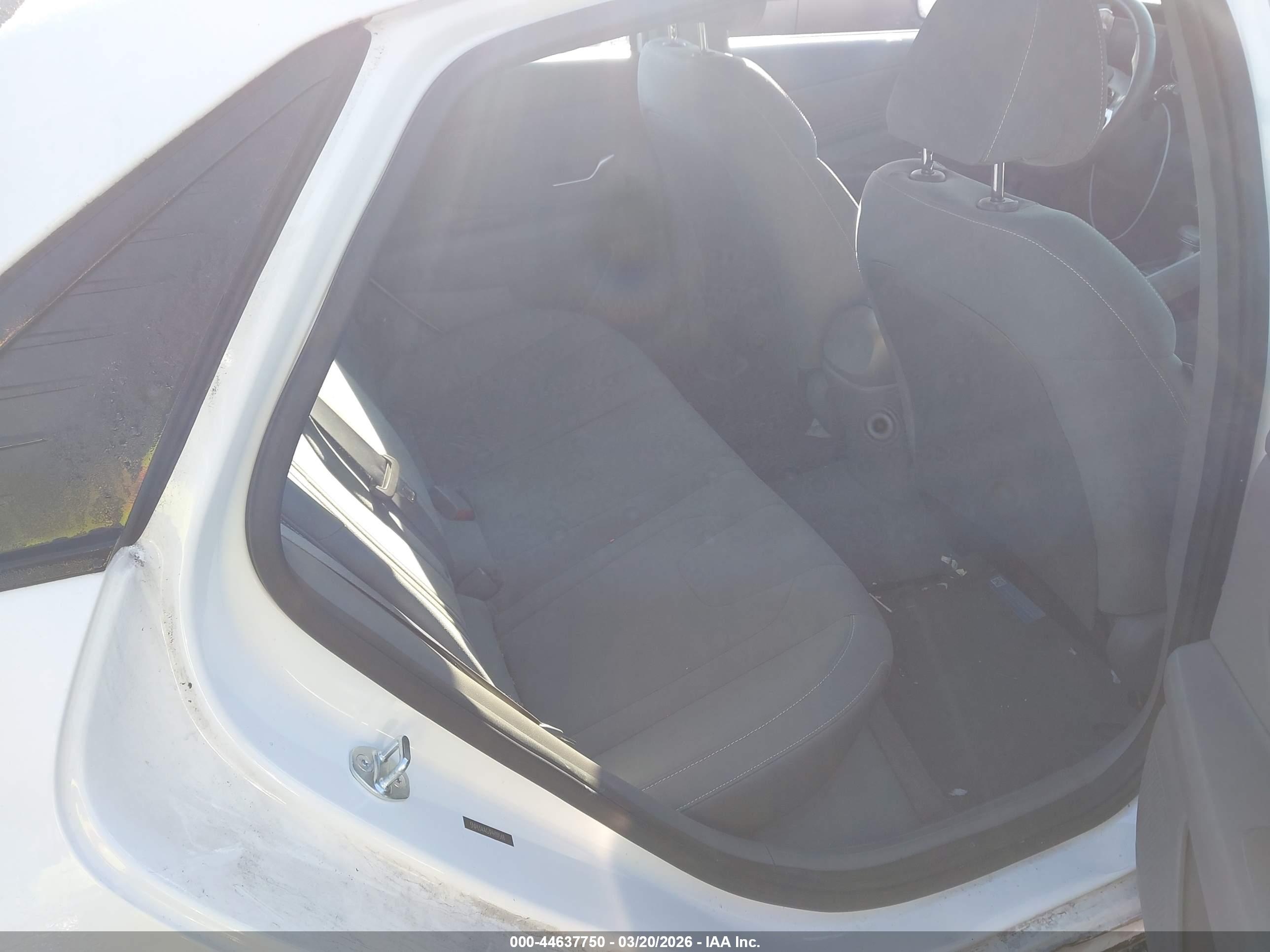HYUNDAI ELANTRA image 8