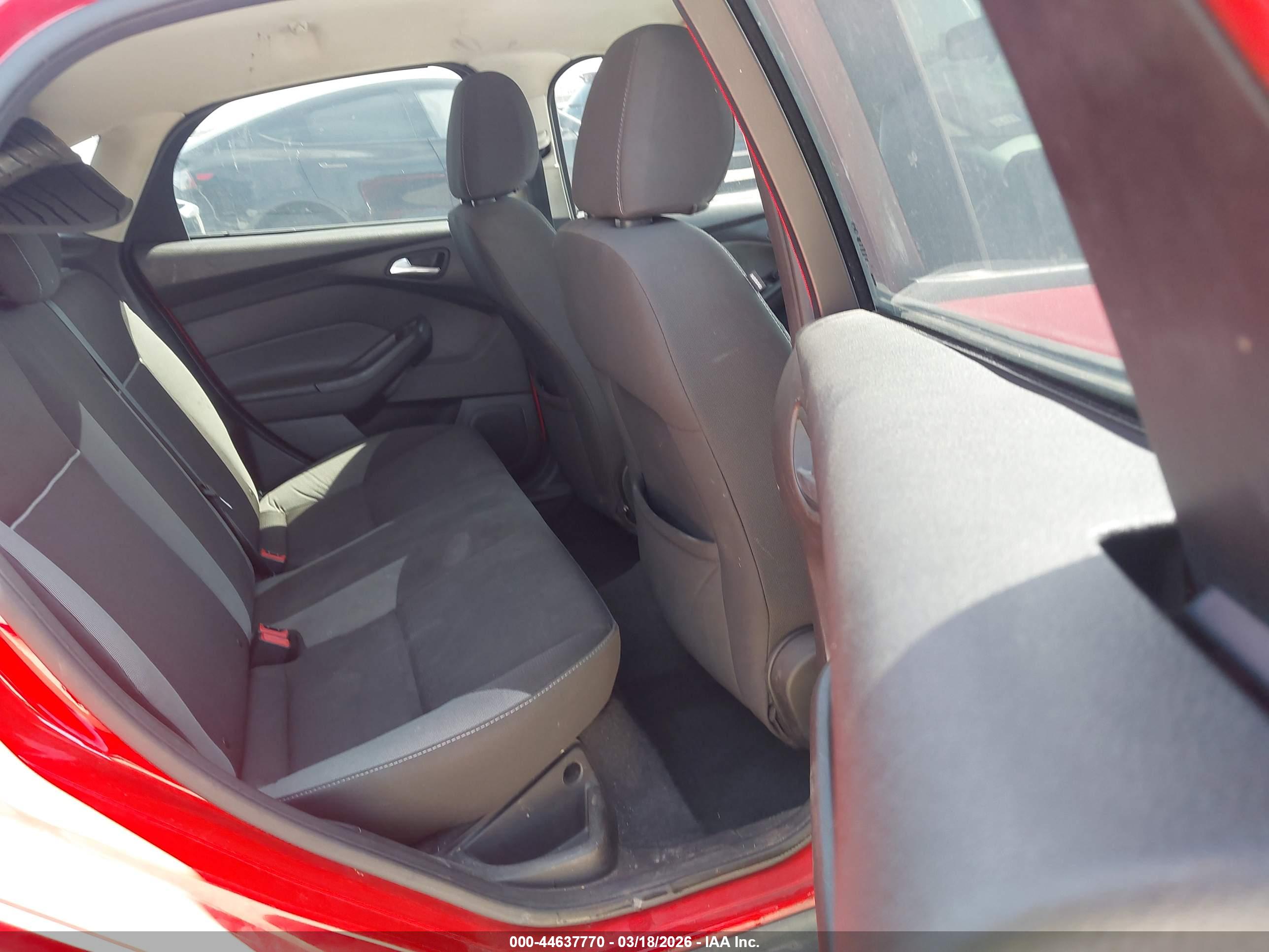 FORD FOCUS image 8